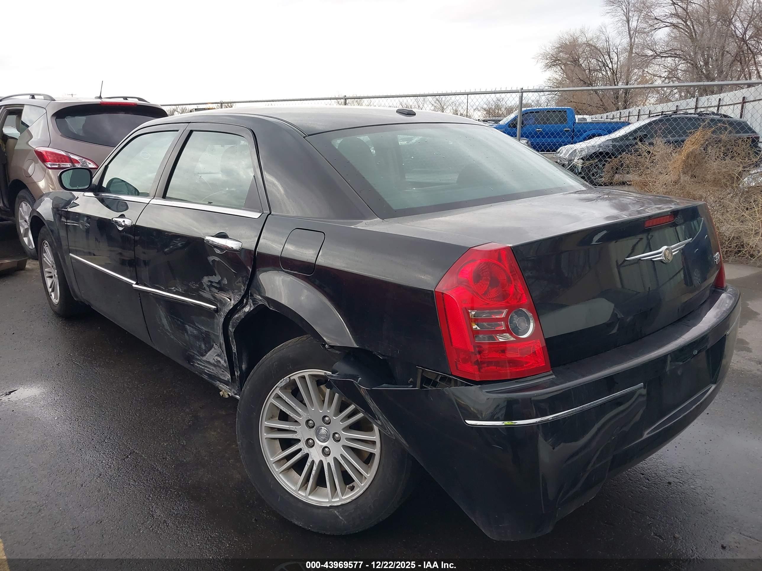 CHRYSLER 300 image 3