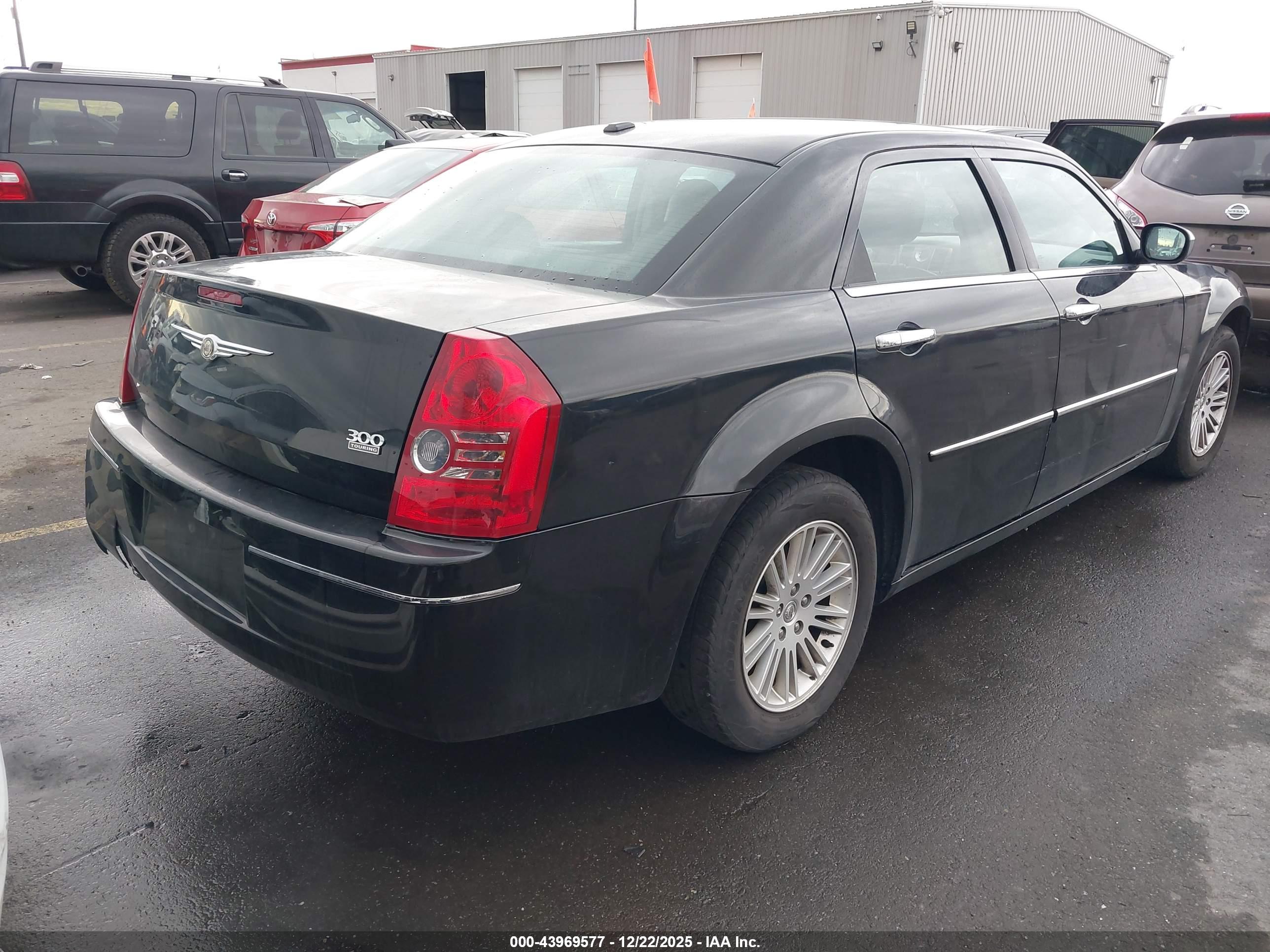 CHRYSLER 300 image 4