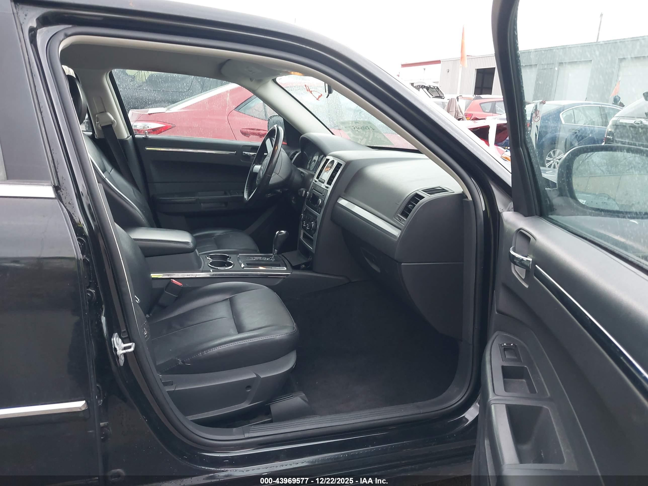 CHRYSLER 300 image 5