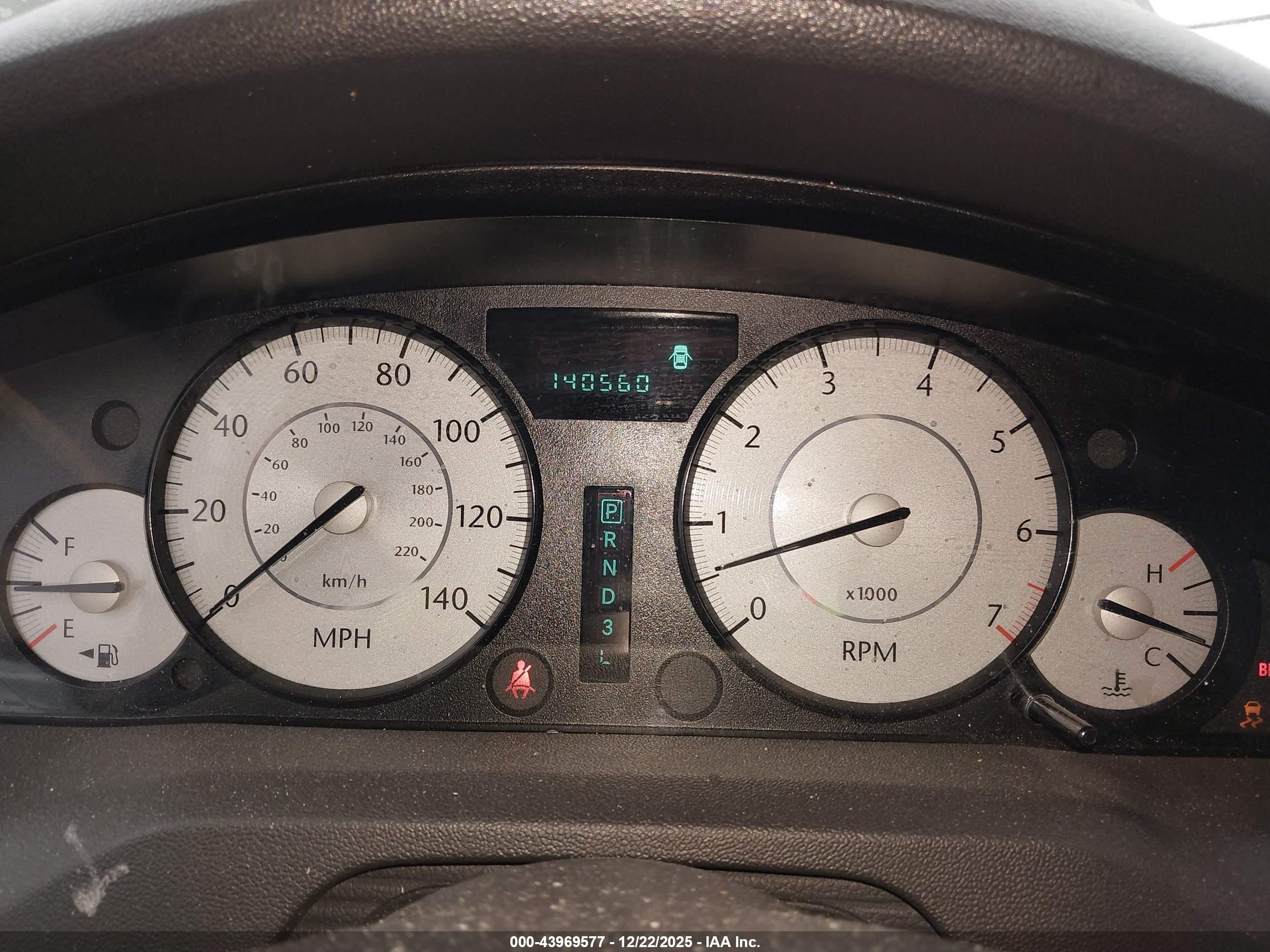 CHRYSLER 300 image 7