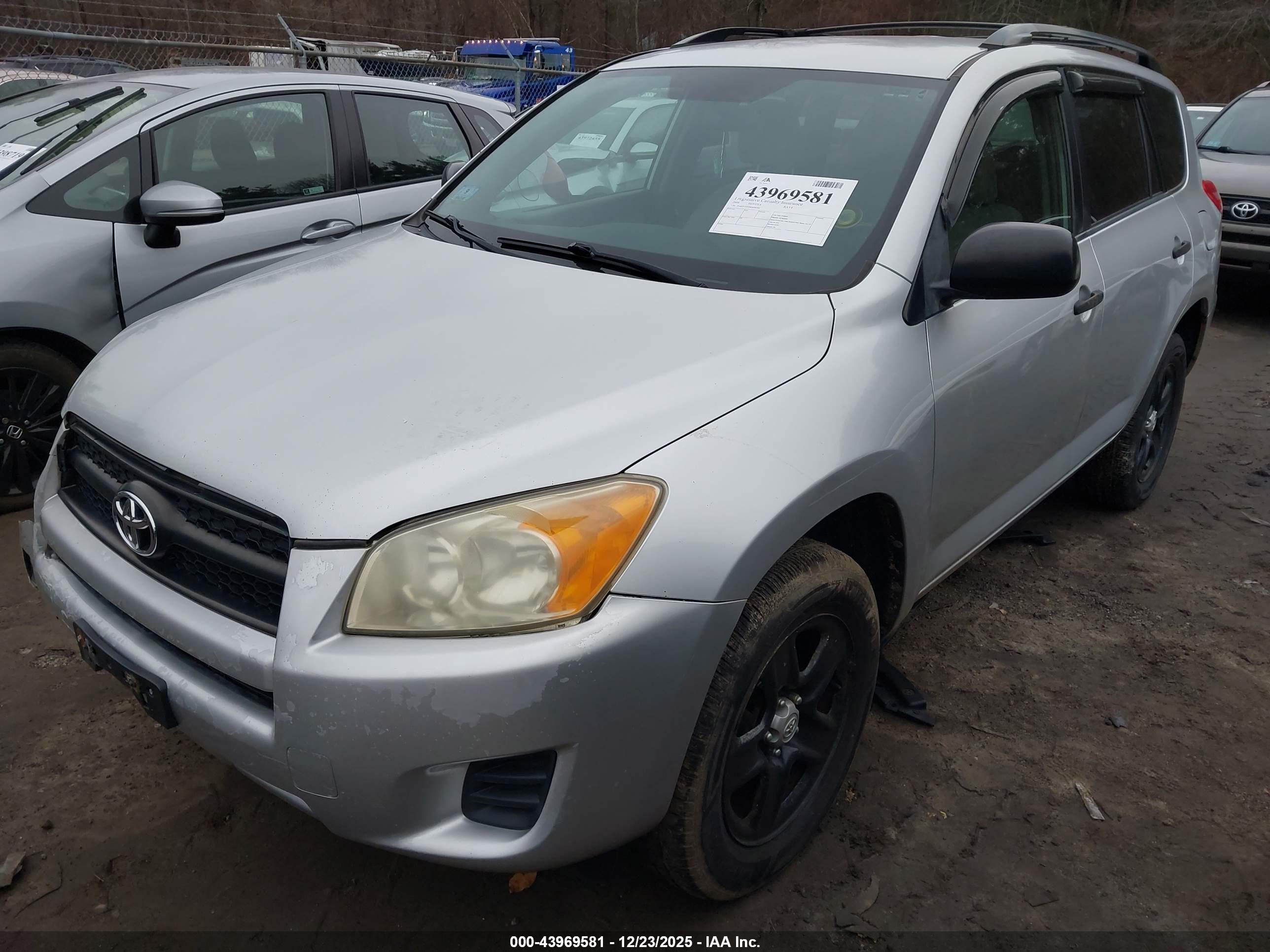 TOYOTA RAV4 image 2