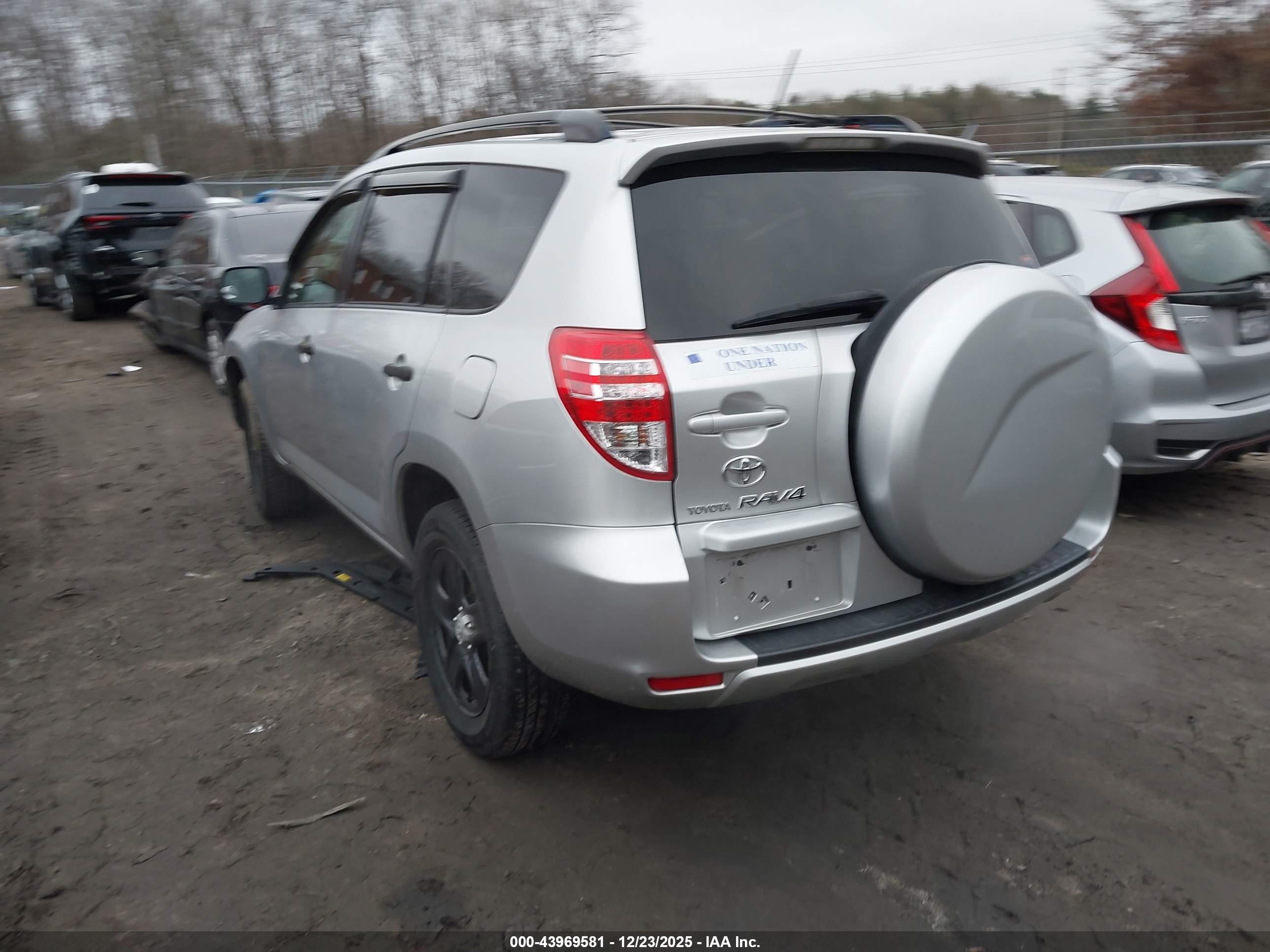 TOYOTA RAV4 image 3