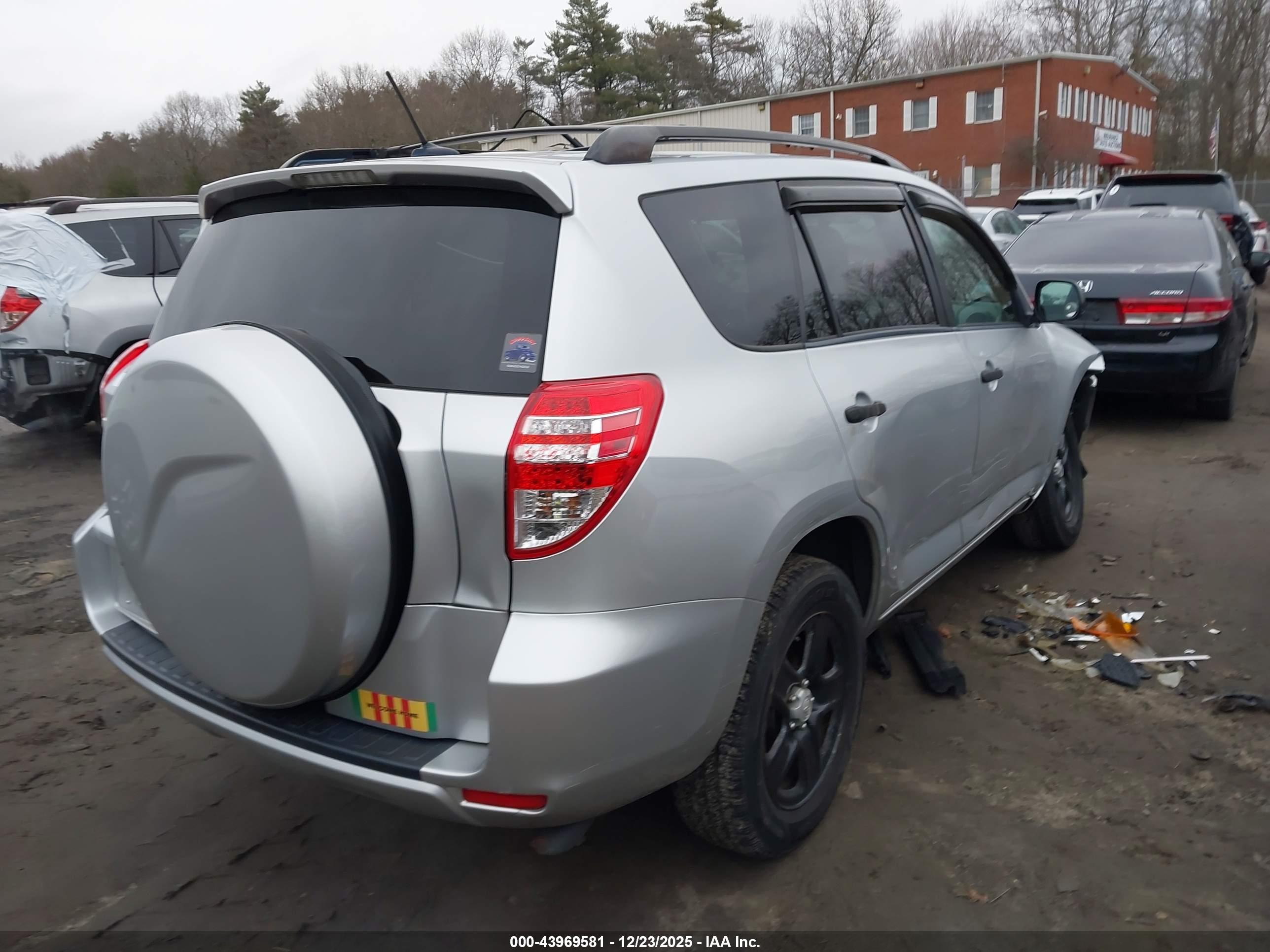 TOYOTA RAV4 image 4