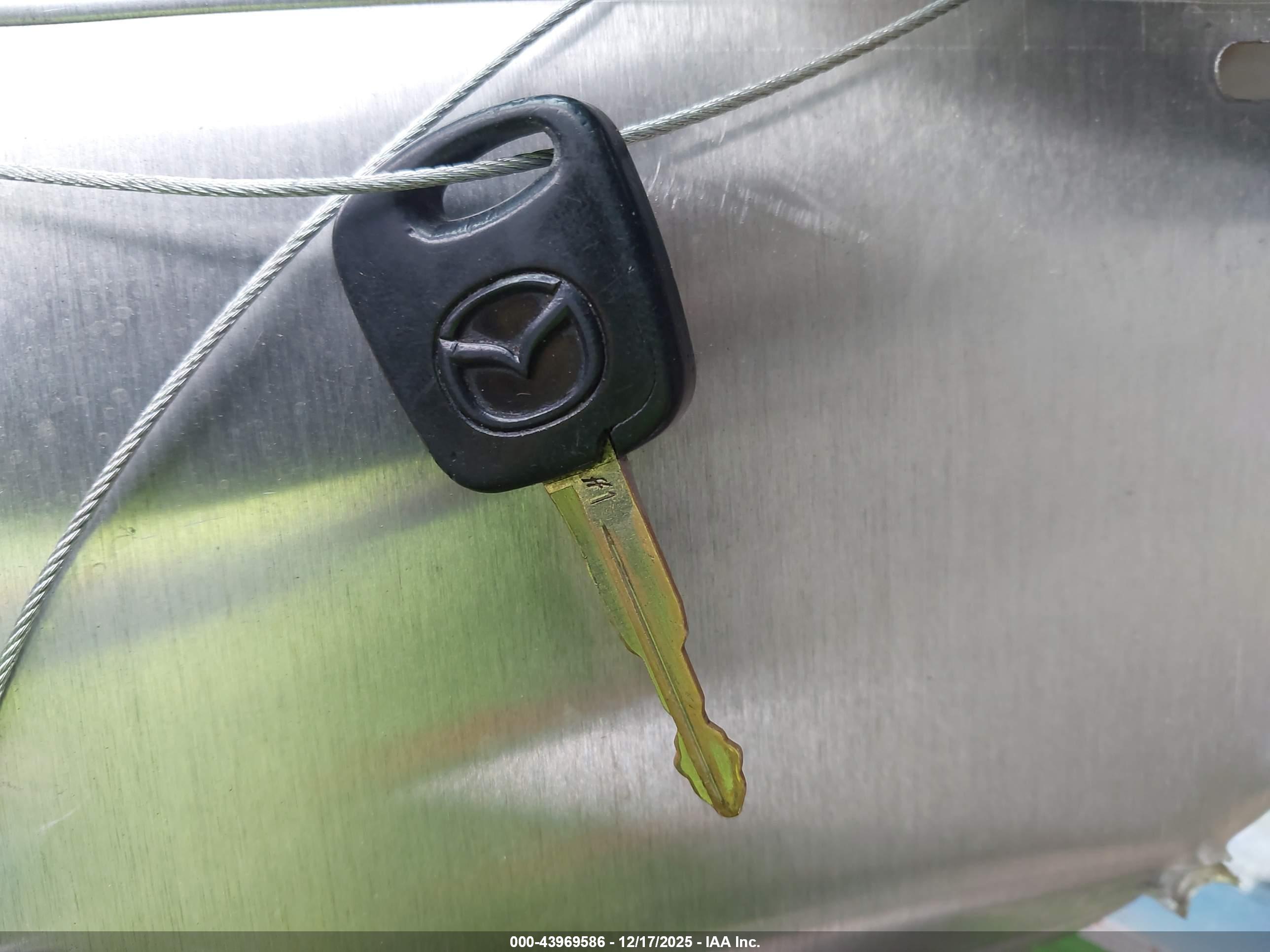 MAZDA TRIBUTE image 11