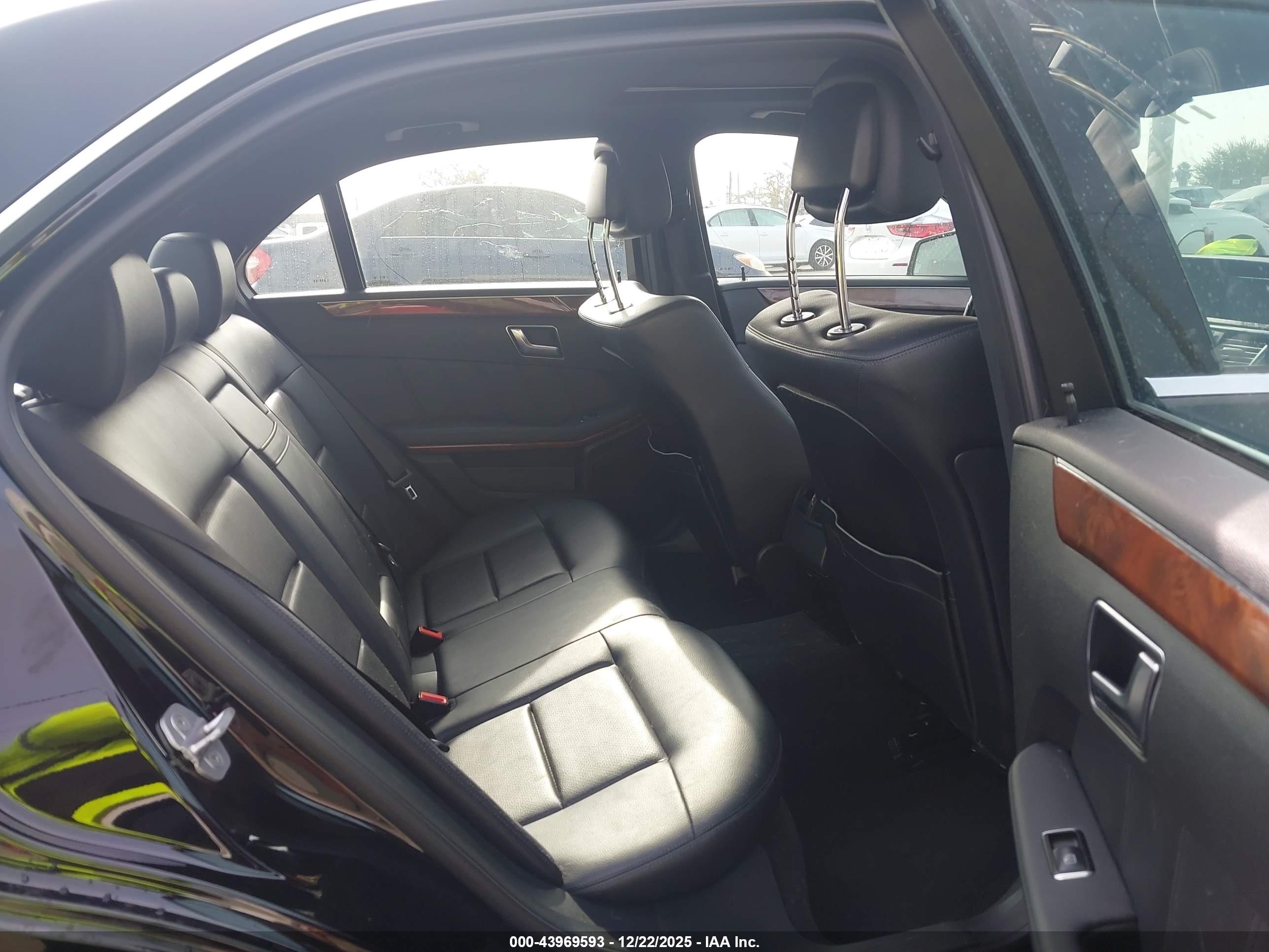 MERCEDES-BENZ E image 8