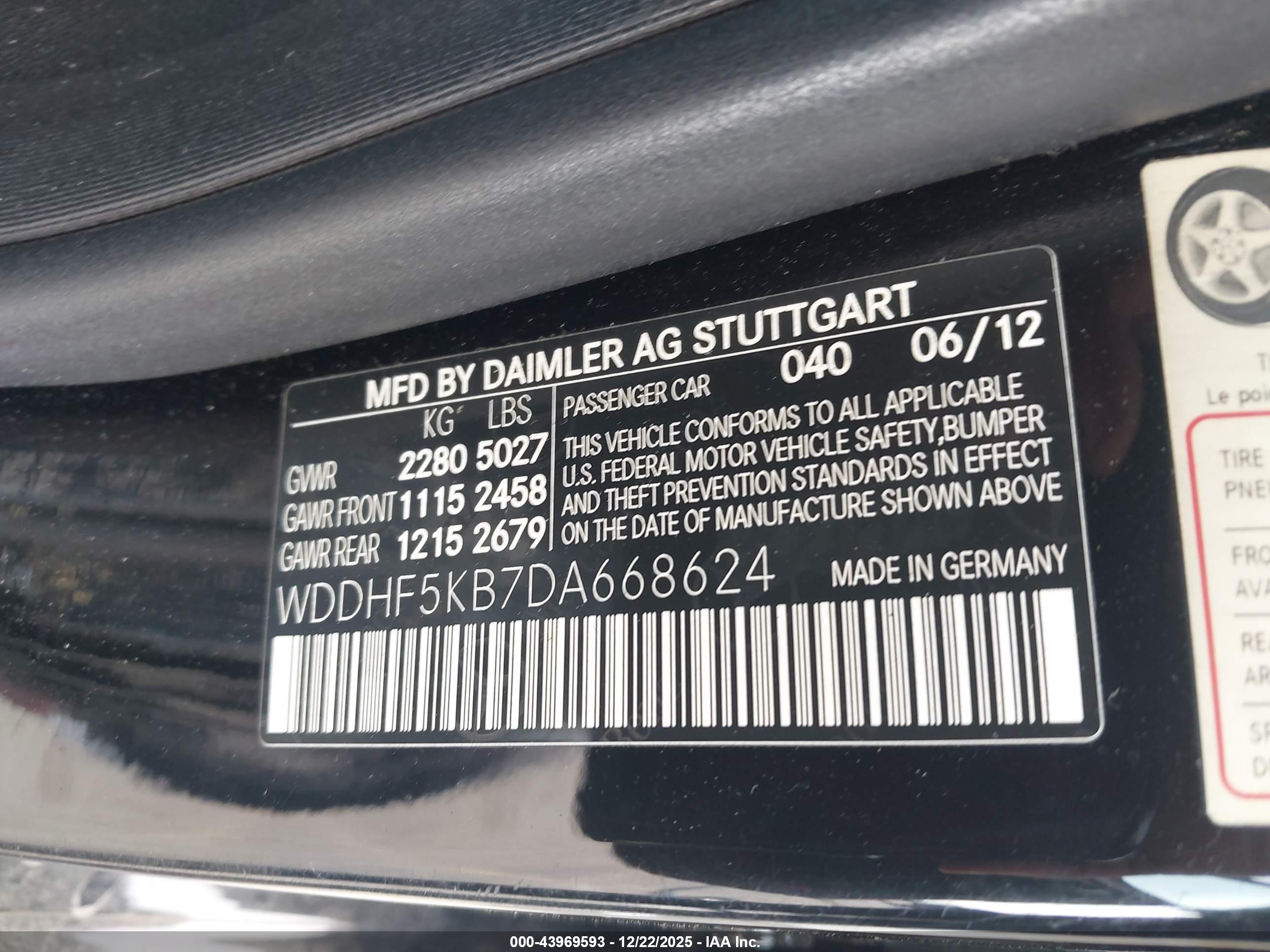 MERCEDES-BENZ E image 9