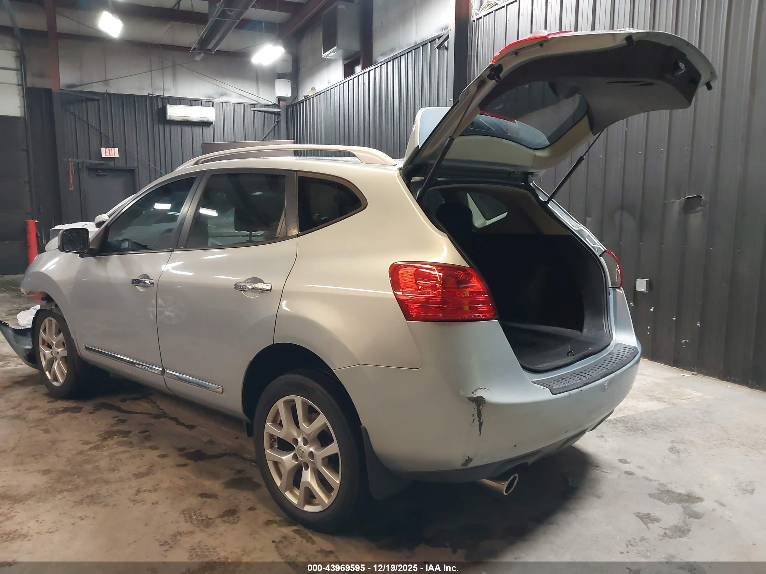 NISSAN ROGUE image 3