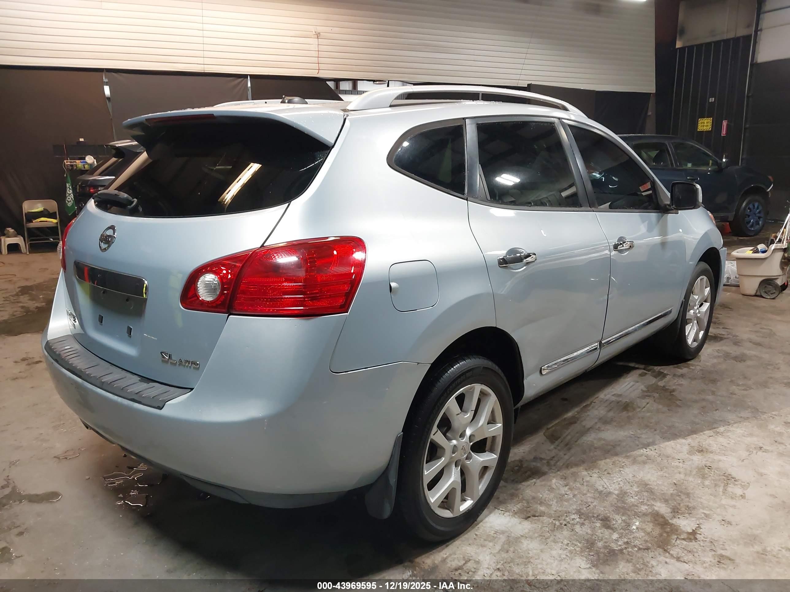 NISSAN ROGUE image 4