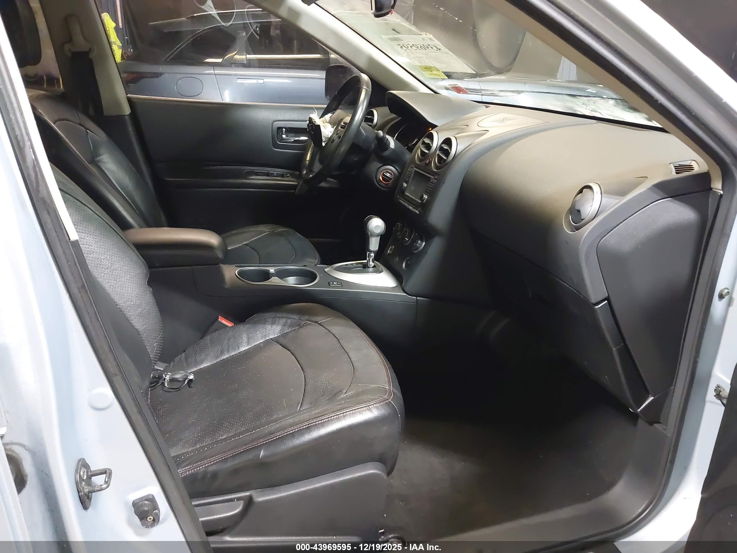 NISSAN ROGUE image 5