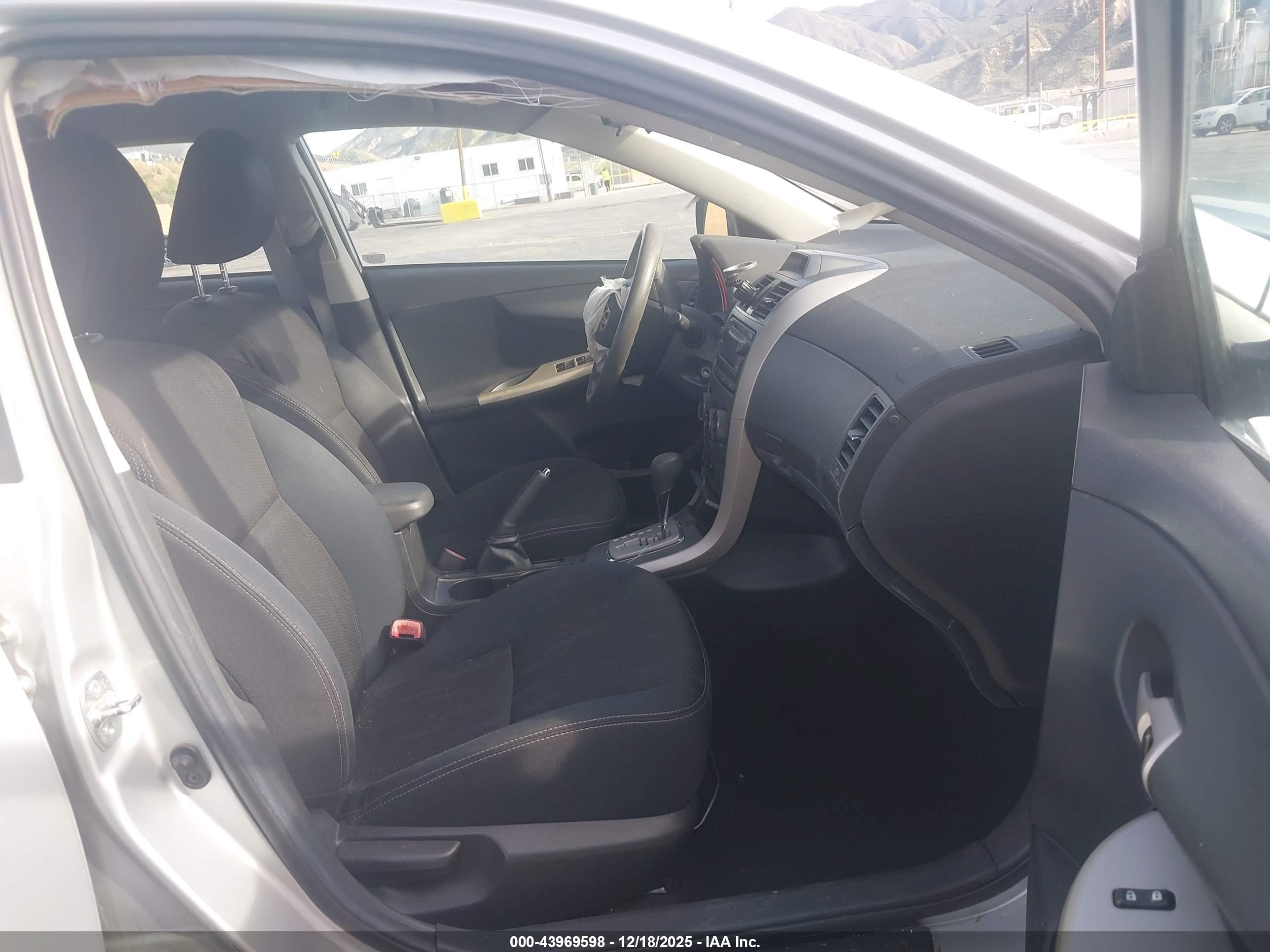 TOYOTA COROLLA image 5