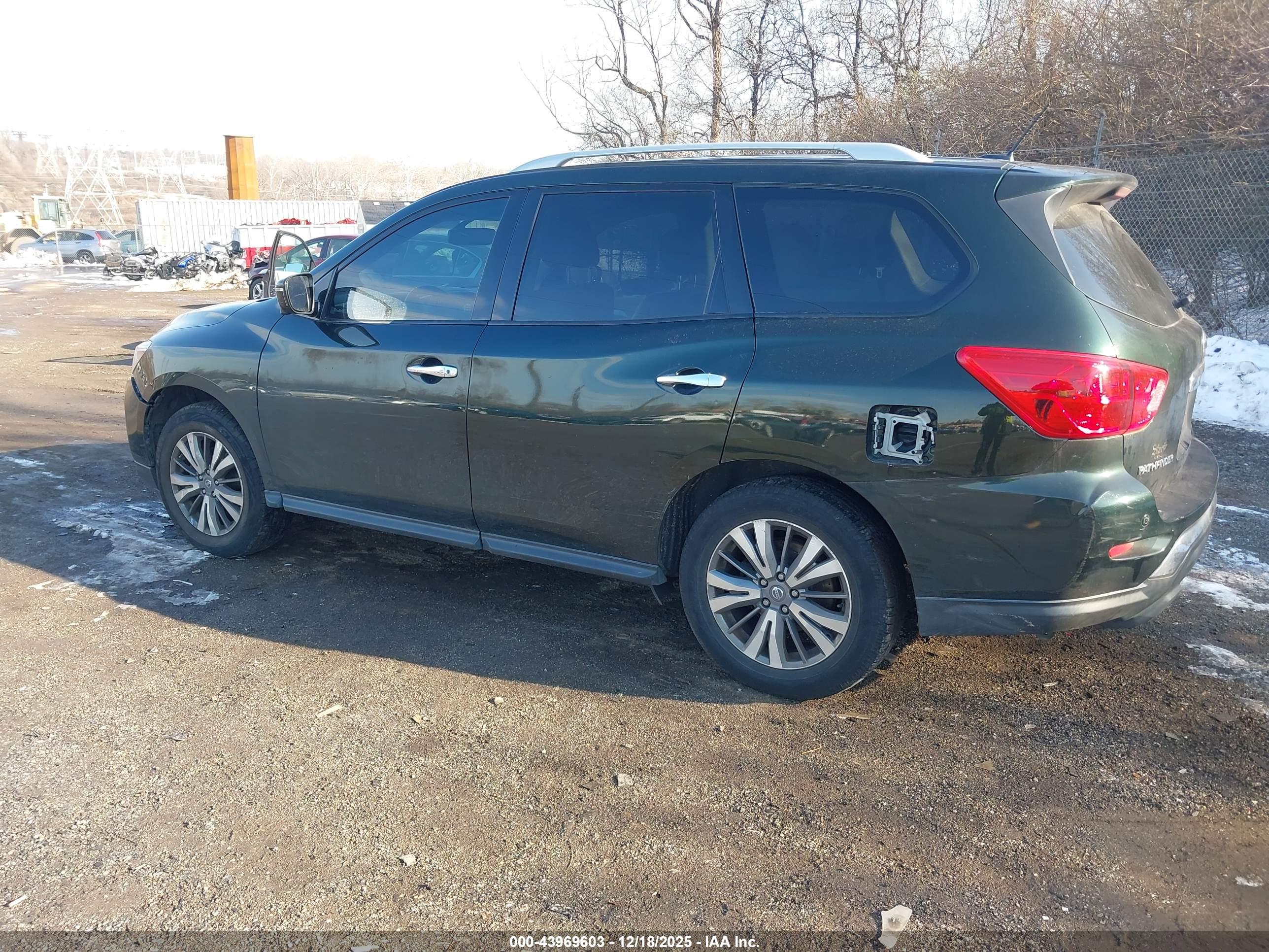 NISSAN PATHFINDER image 3