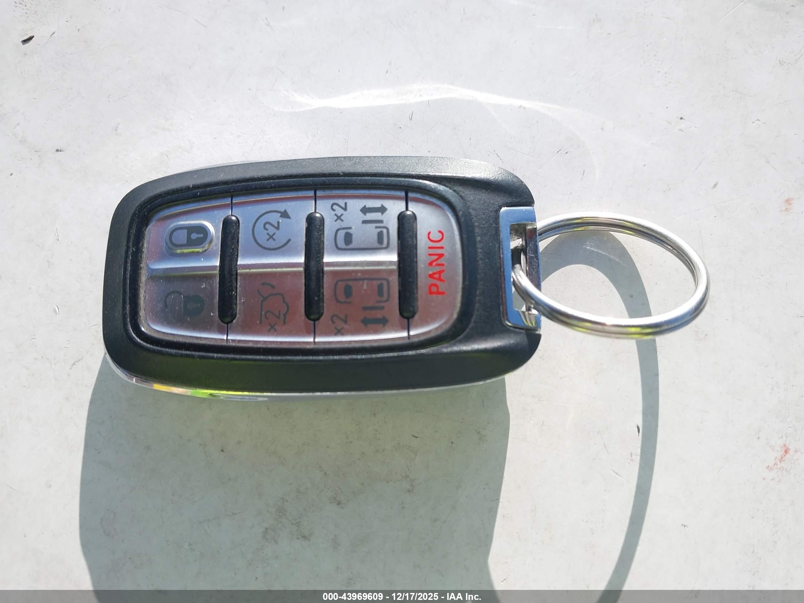 CHRYSLER PACIFICA image 11