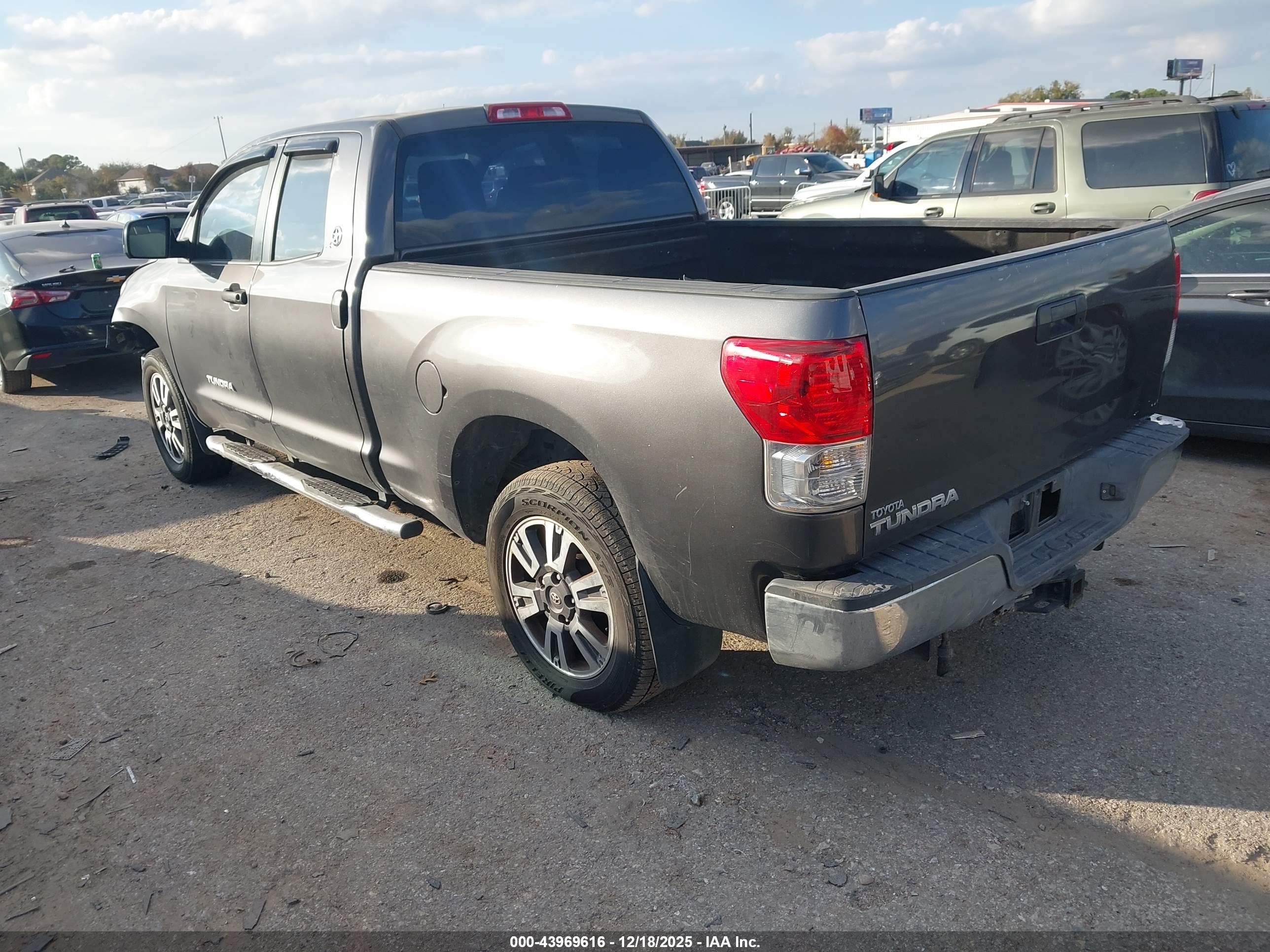 TOYOTA TUNDRA image 3