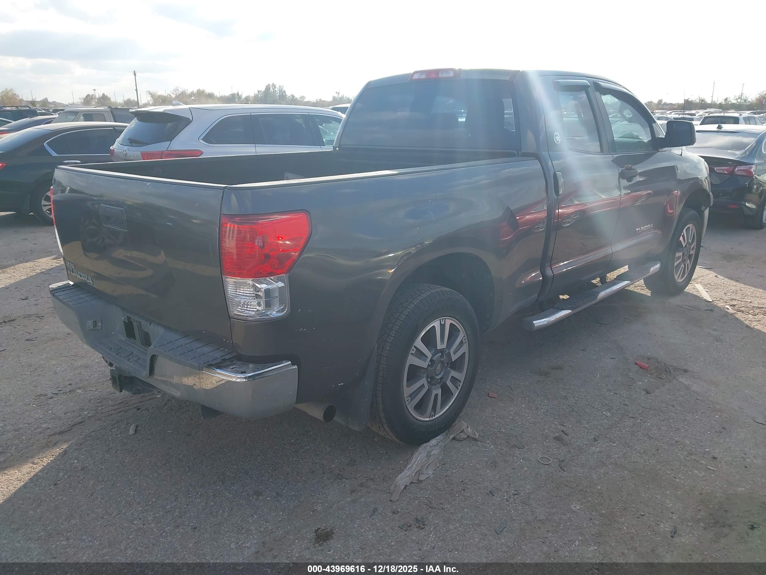 TOYOTA TUNDRA image 4