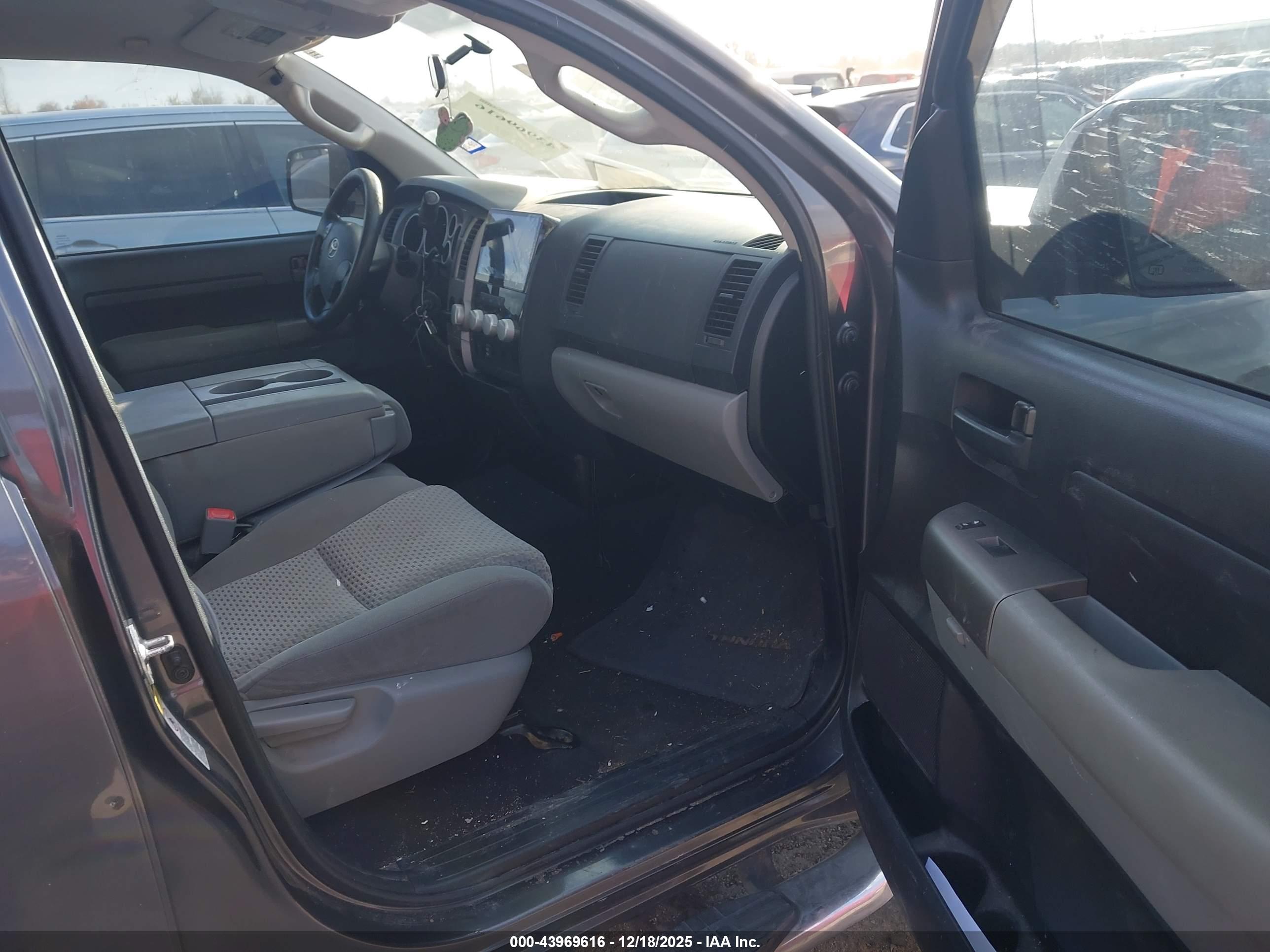 TOYOTA TUNDRA image 5