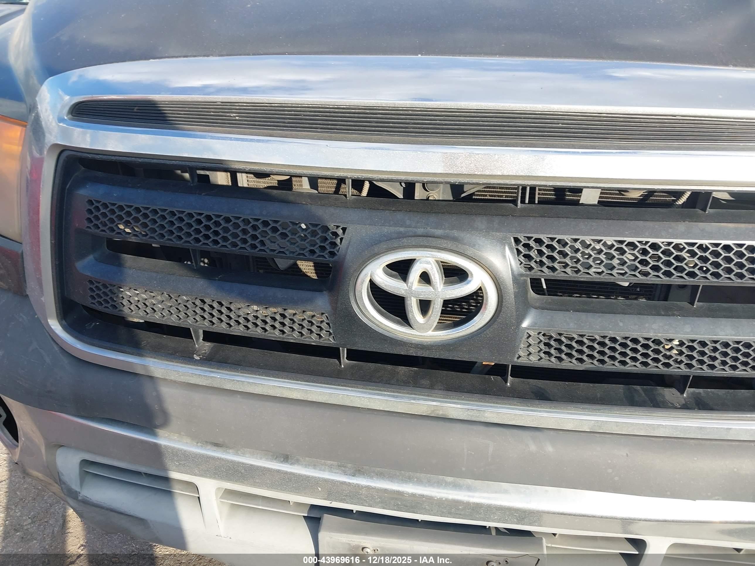 TOYOTA TUNDRA image 6