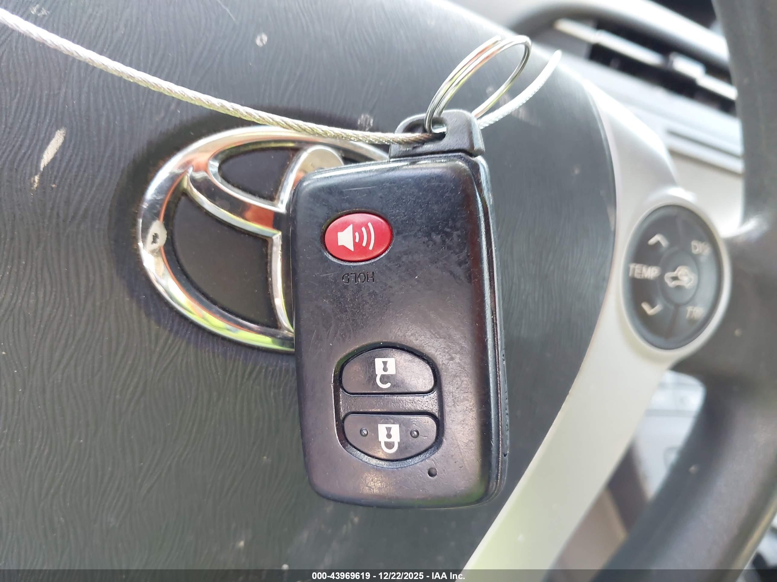 TOYOTA PRIUS image 11