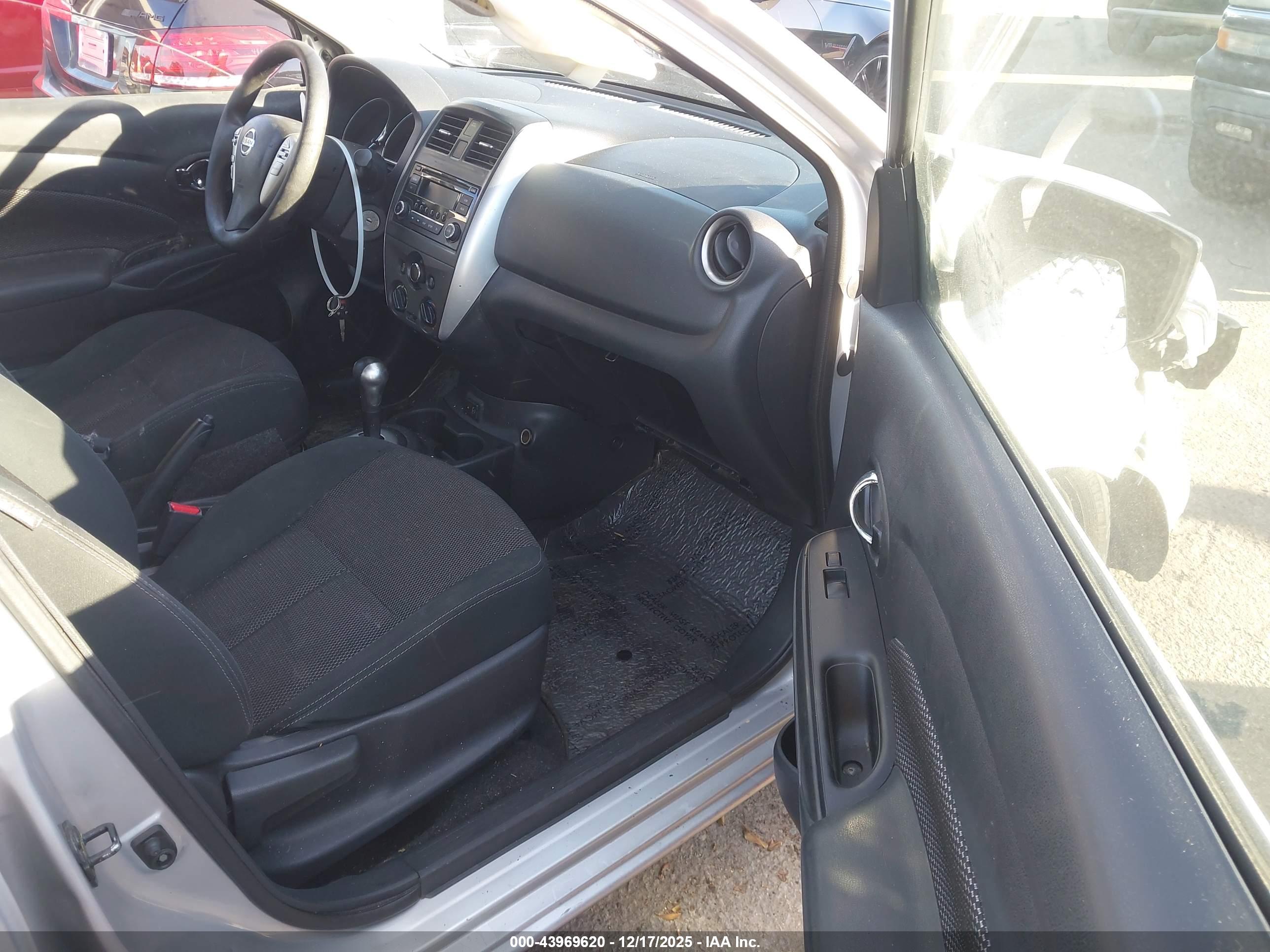 NISSAN VERSA image 5