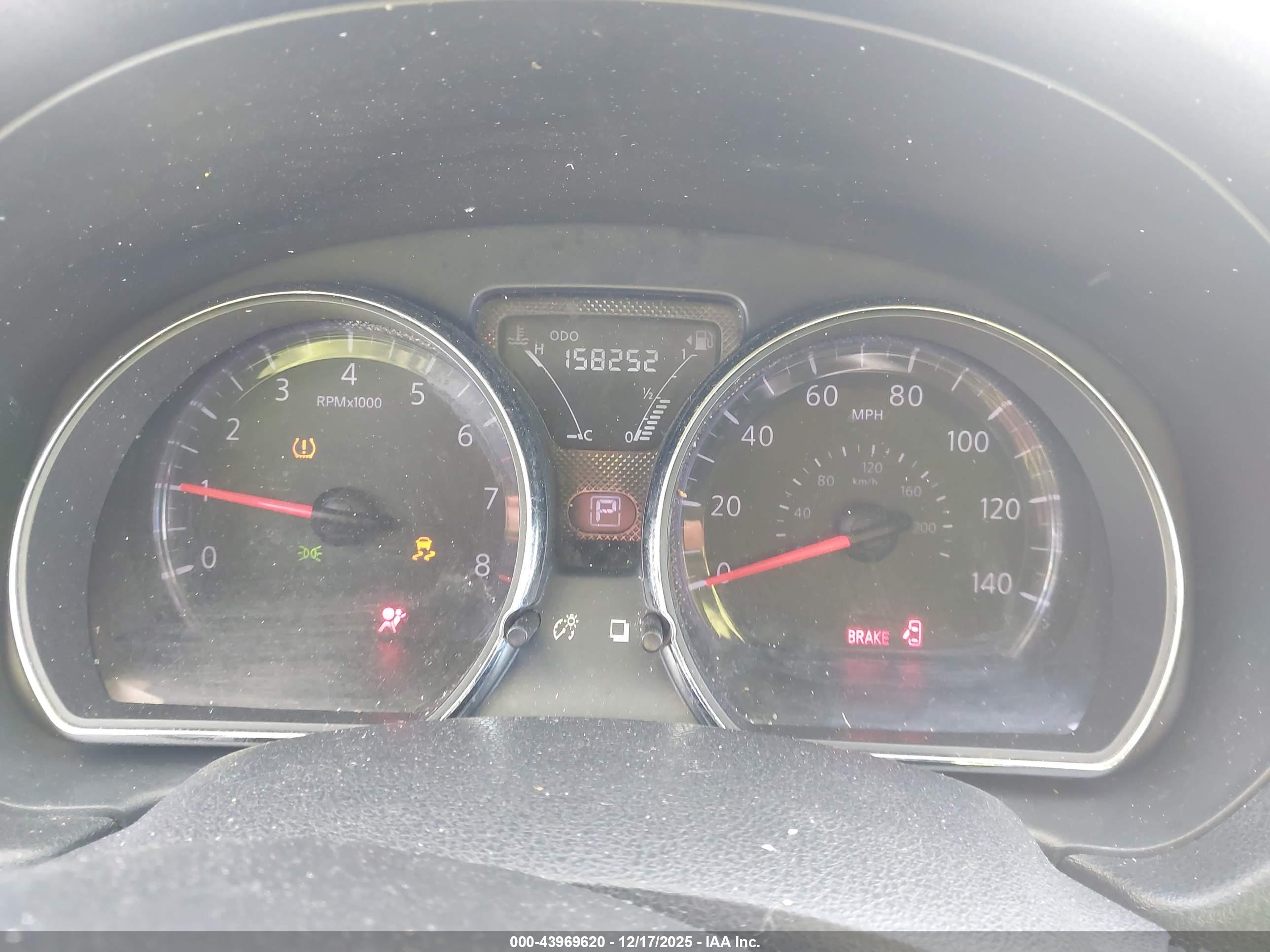 NISSAN VERSA image 7