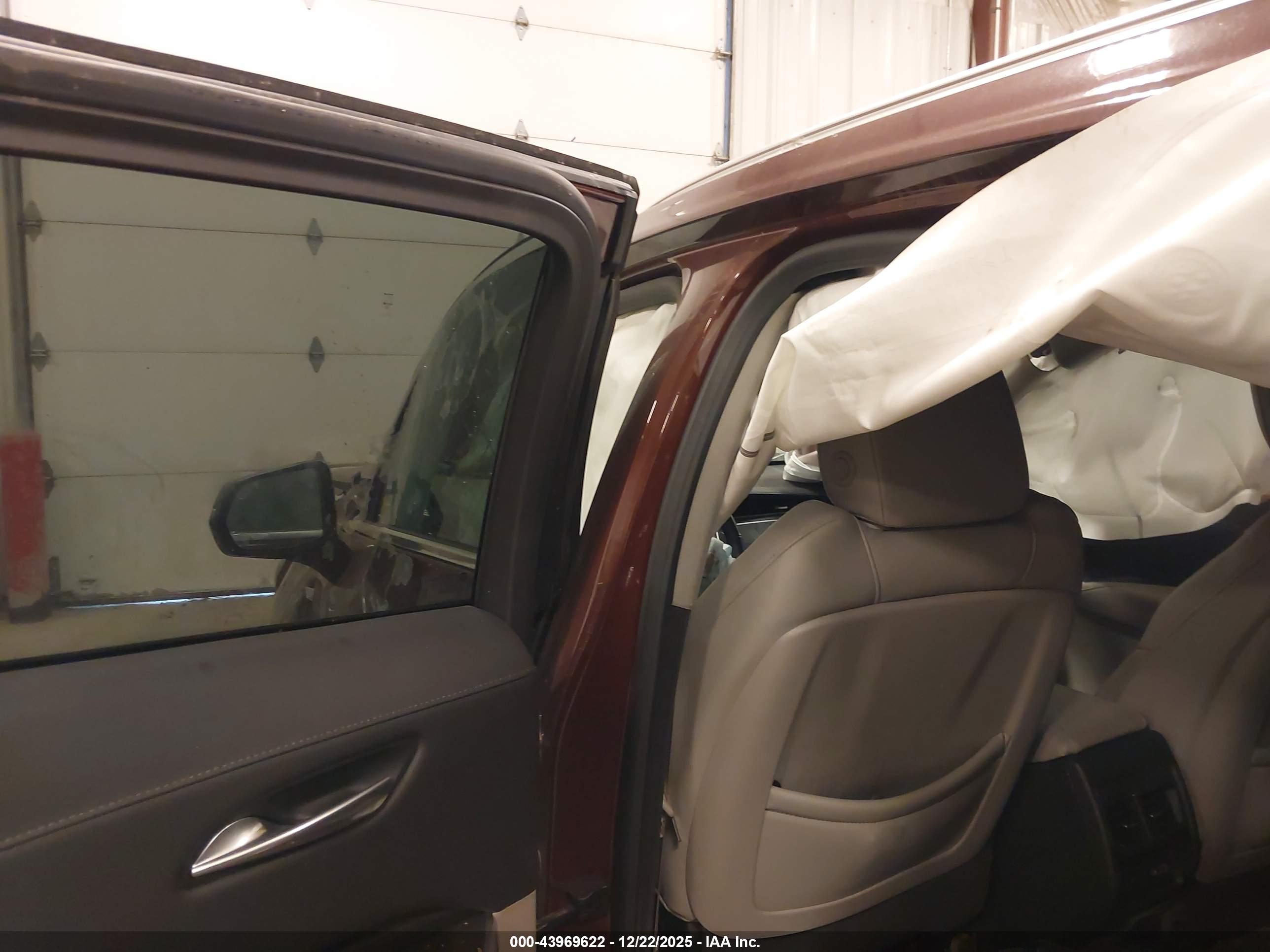 CADILLAC XT4 image 8