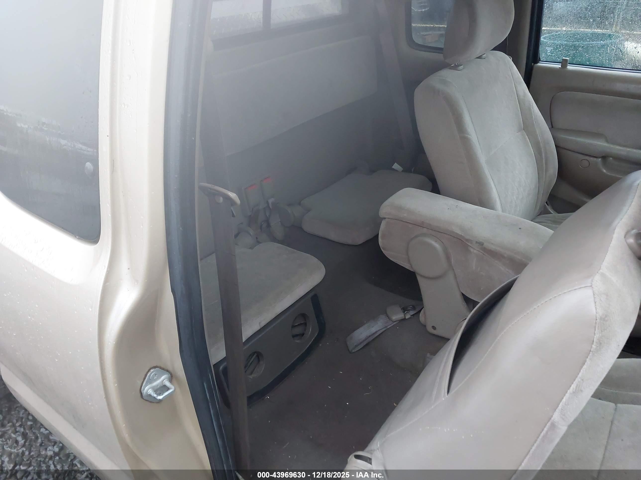 TOYOTA TACOMA image 8
