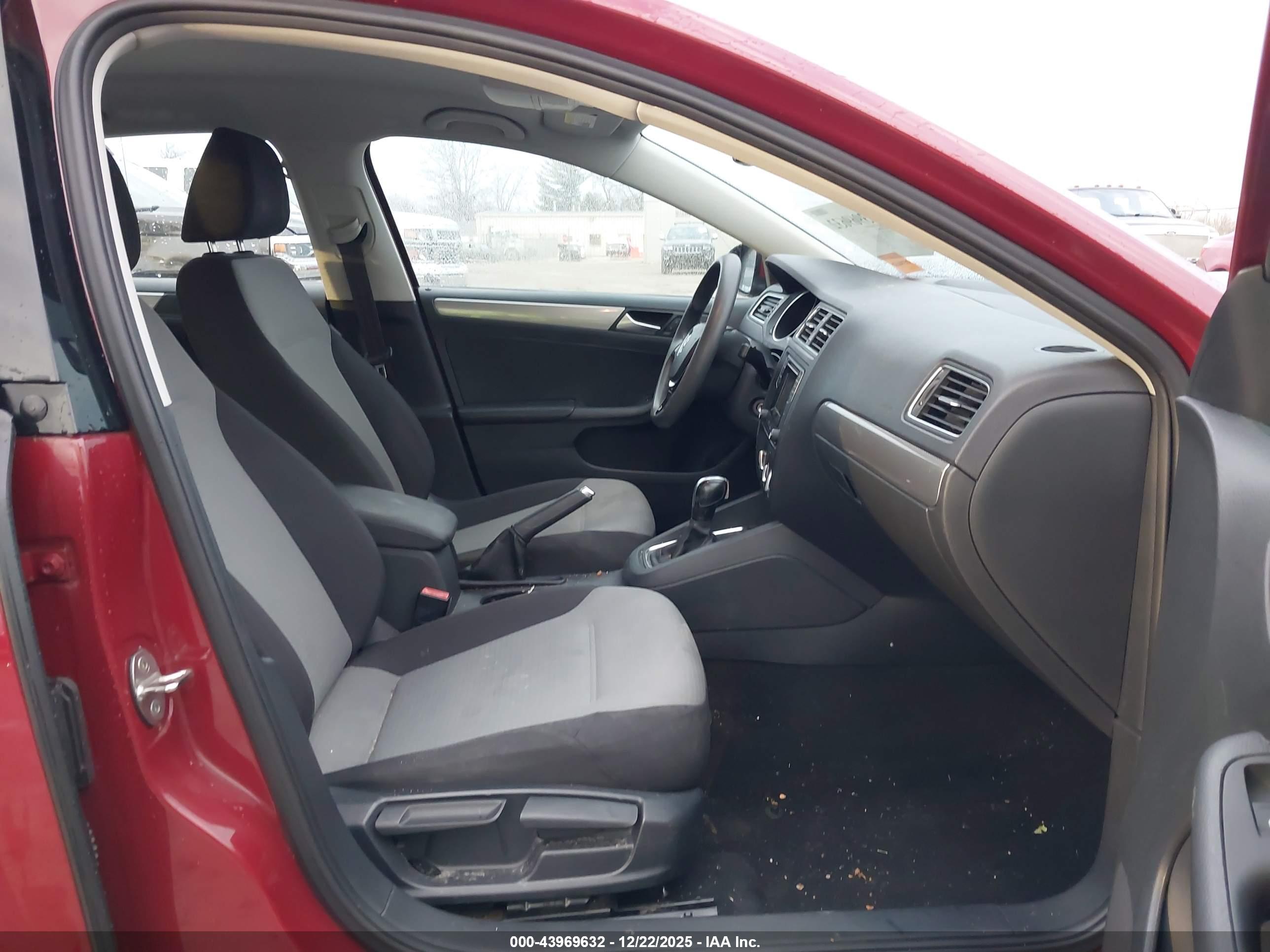 VOLKSWAGEN JETTA image 5