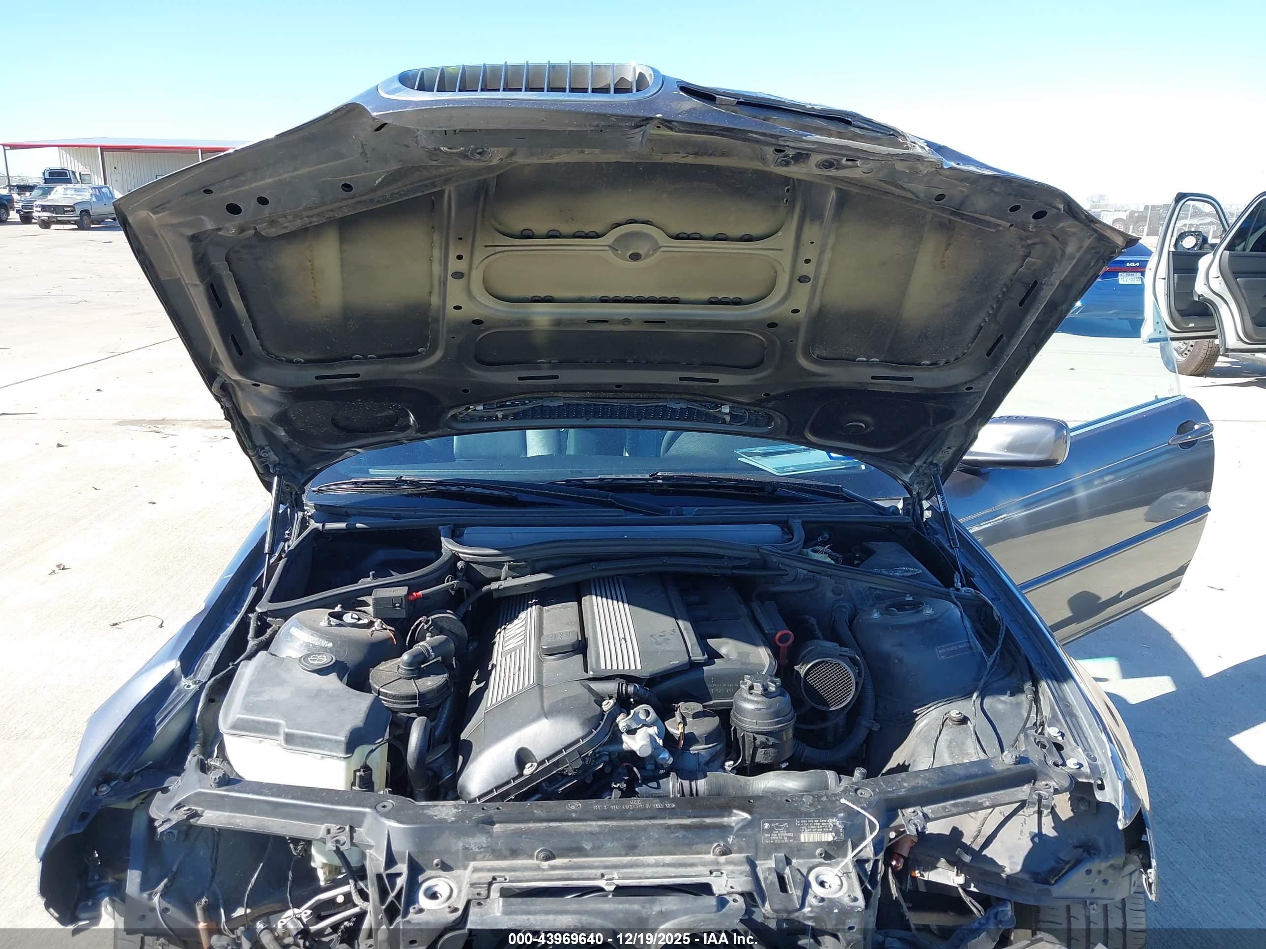BMW 330CI image 10