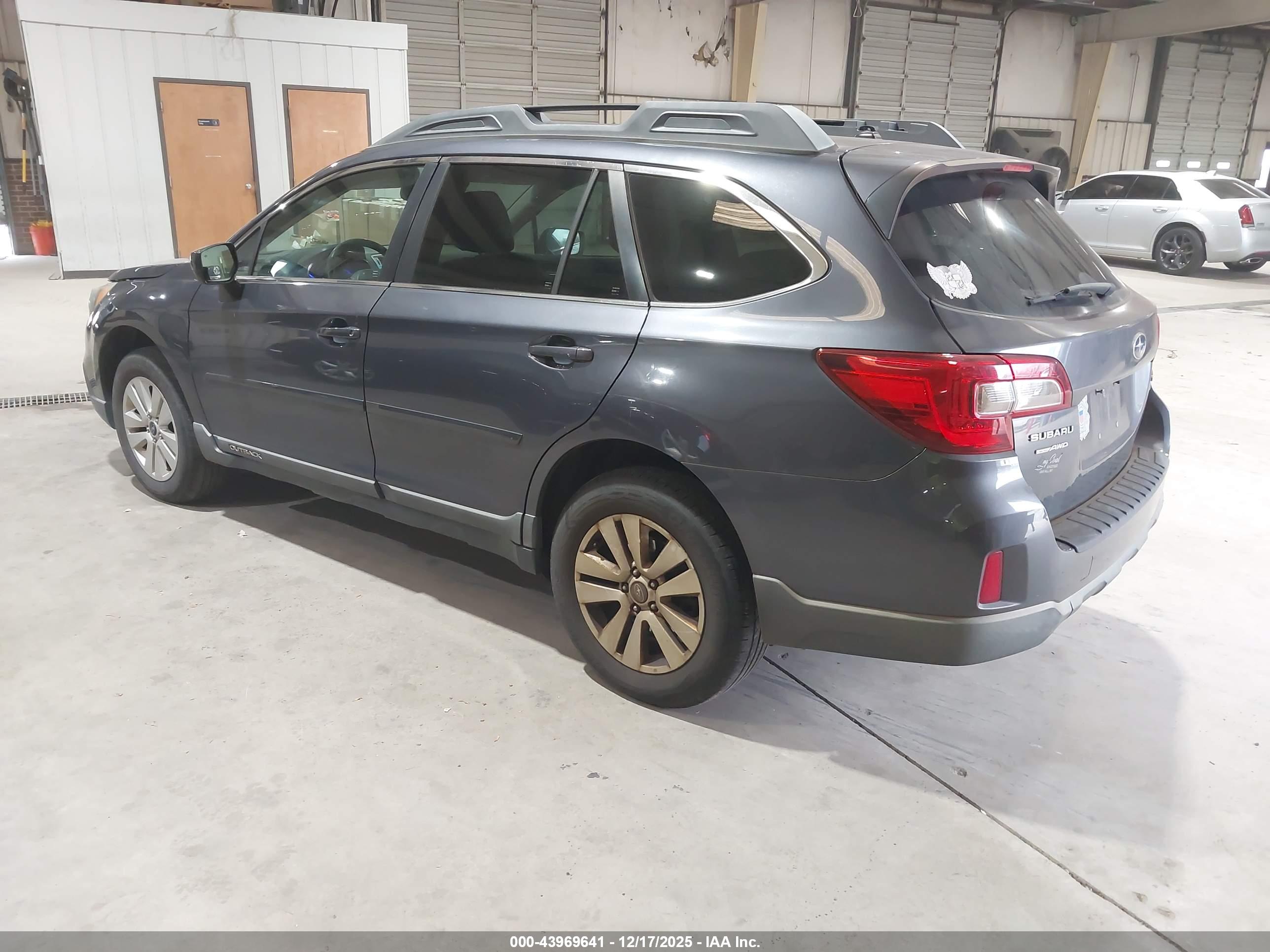 SUBARU OUTBACK image 3