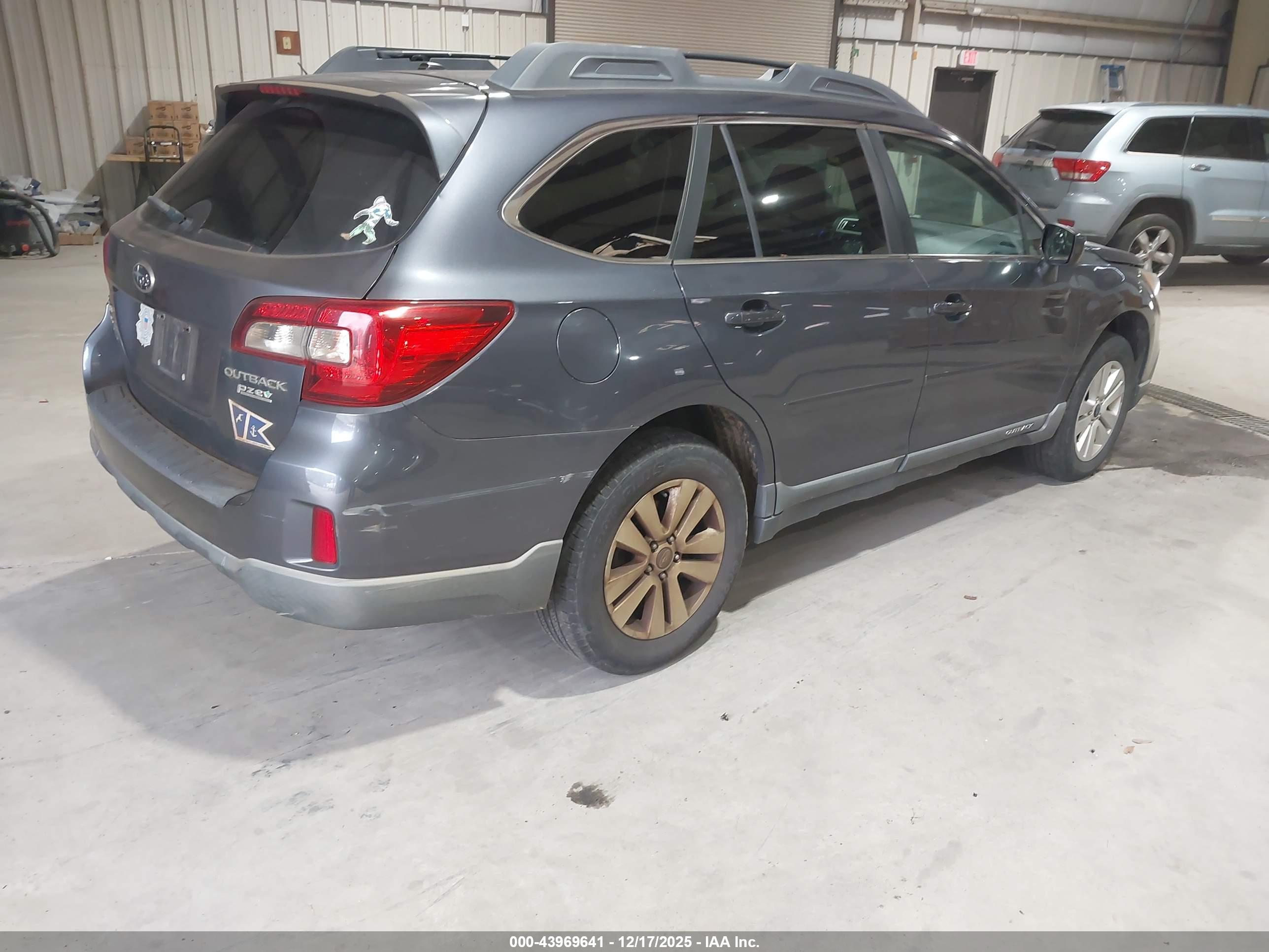 SUBARU OUTBACK image 4