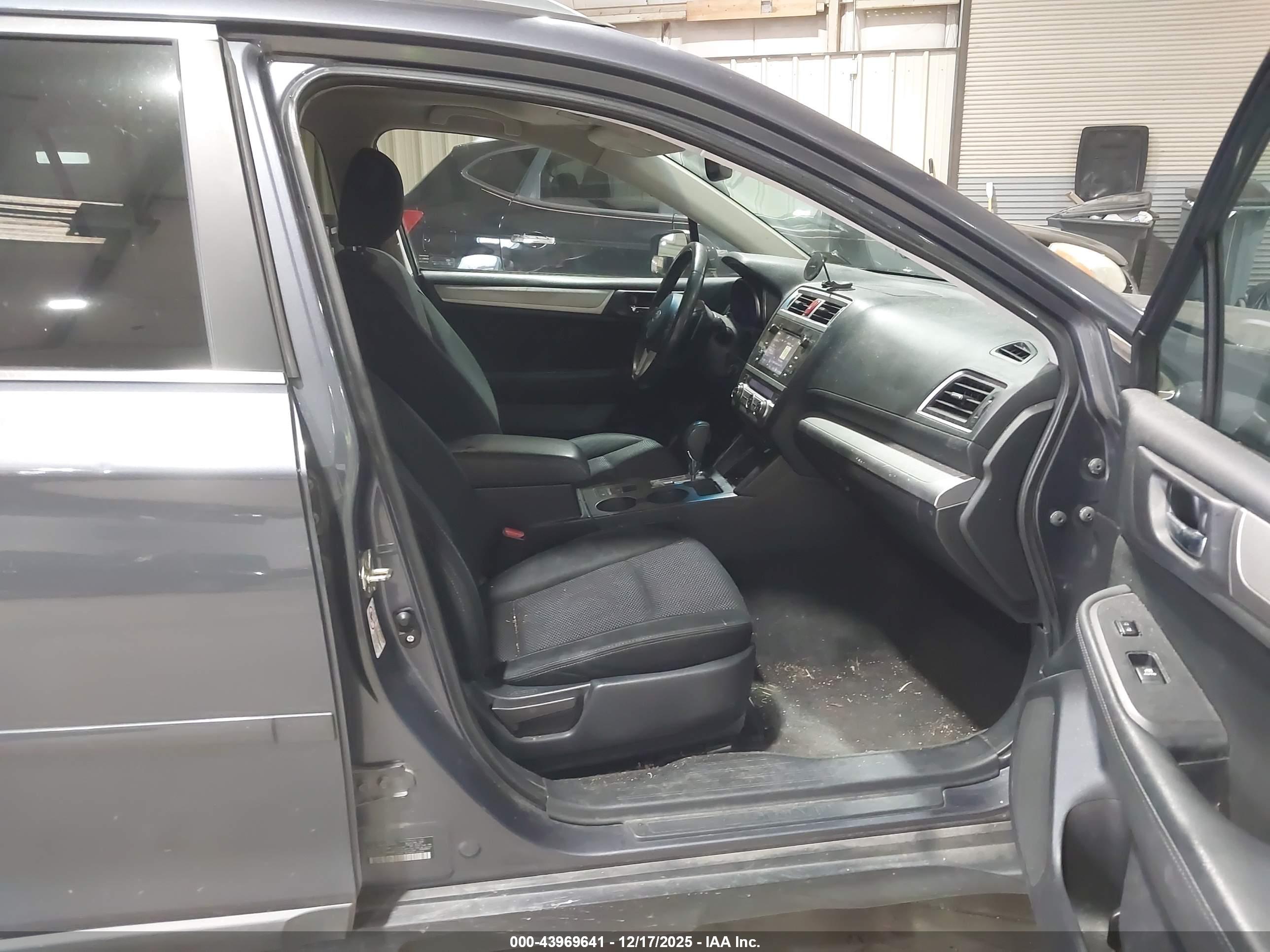 SUBARU OUTBACK image 5