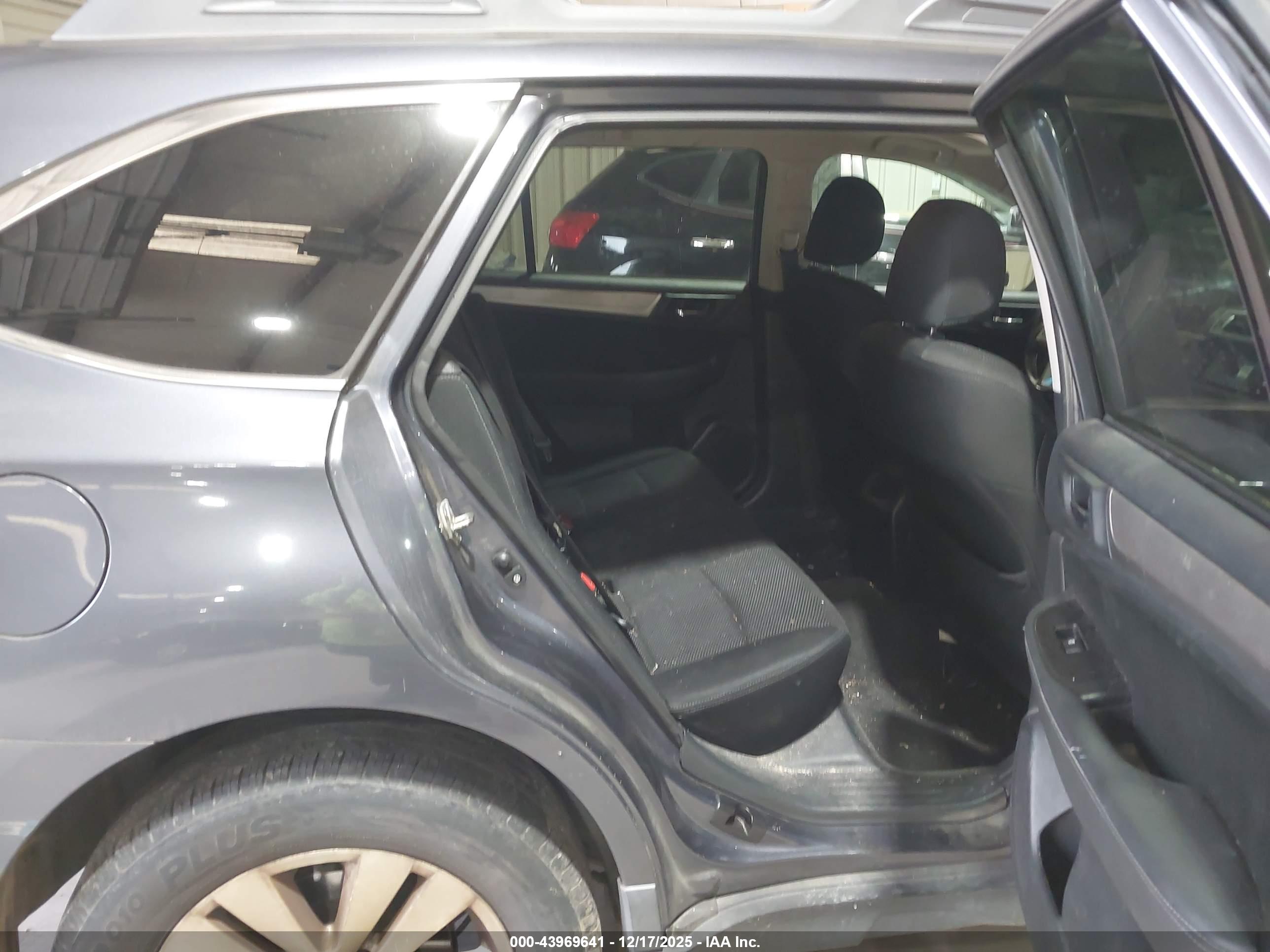 SUBARU OUTBACK image 8