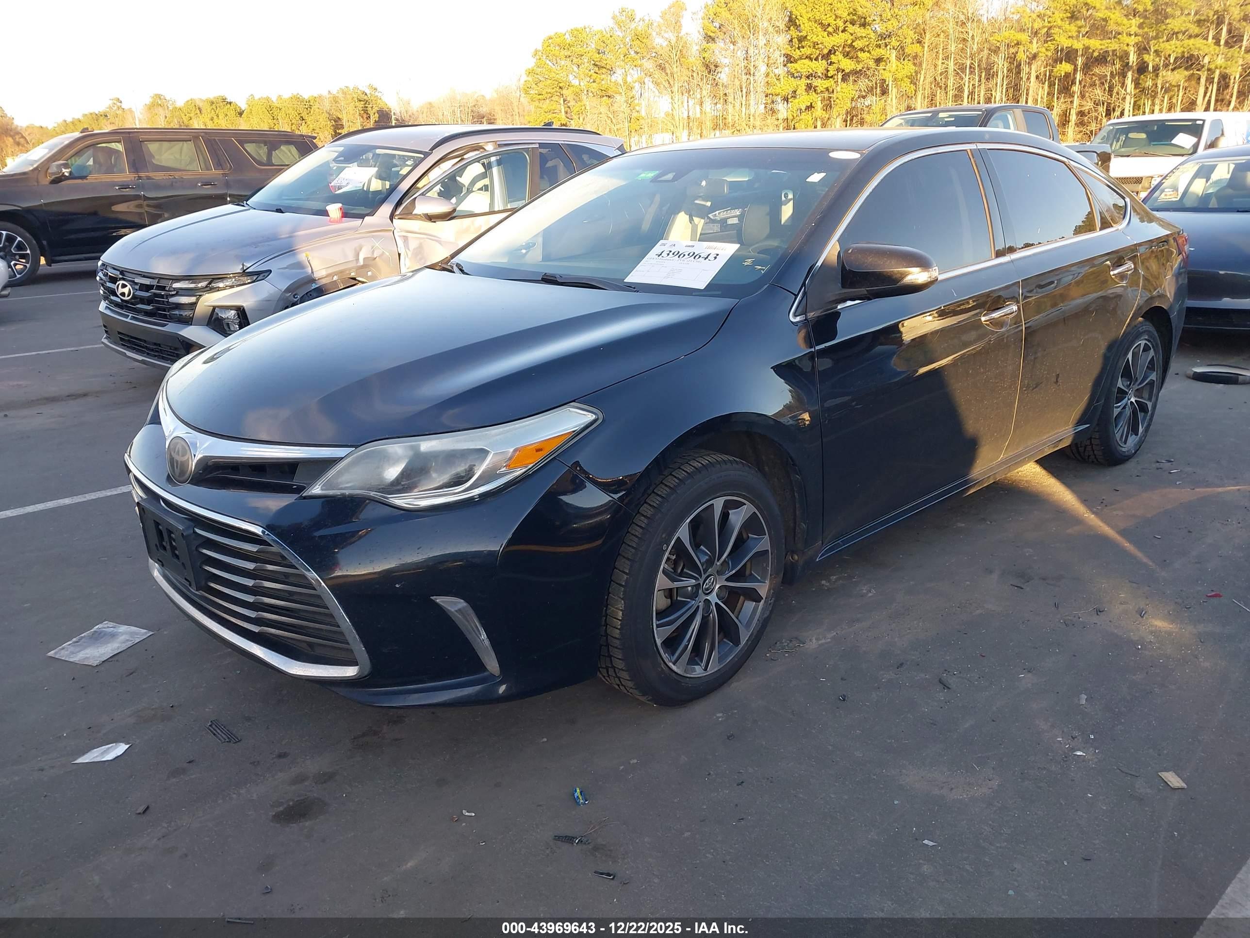 TOYOTA AVALON image 2
