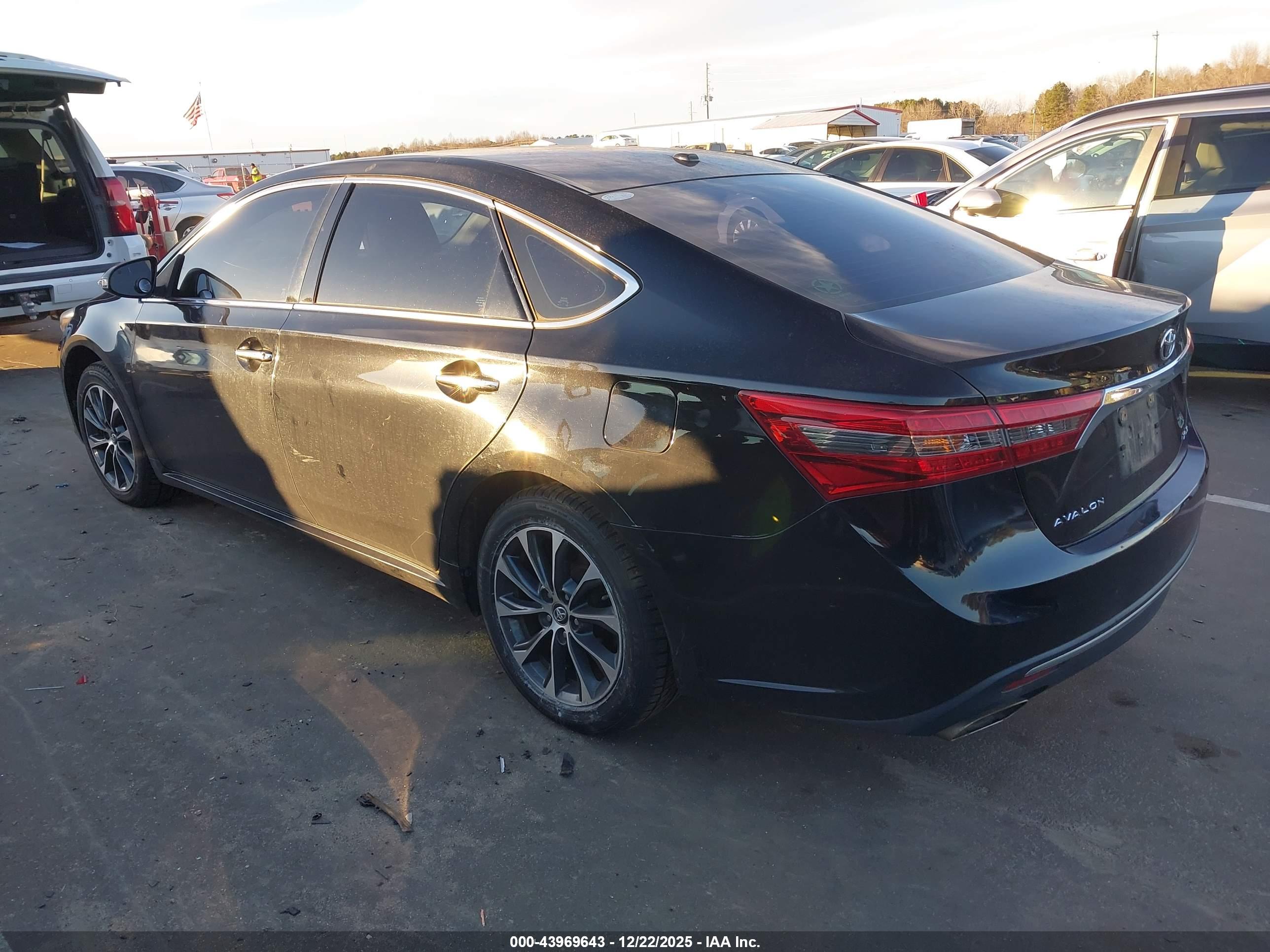 TOYOTA AVALON image 3