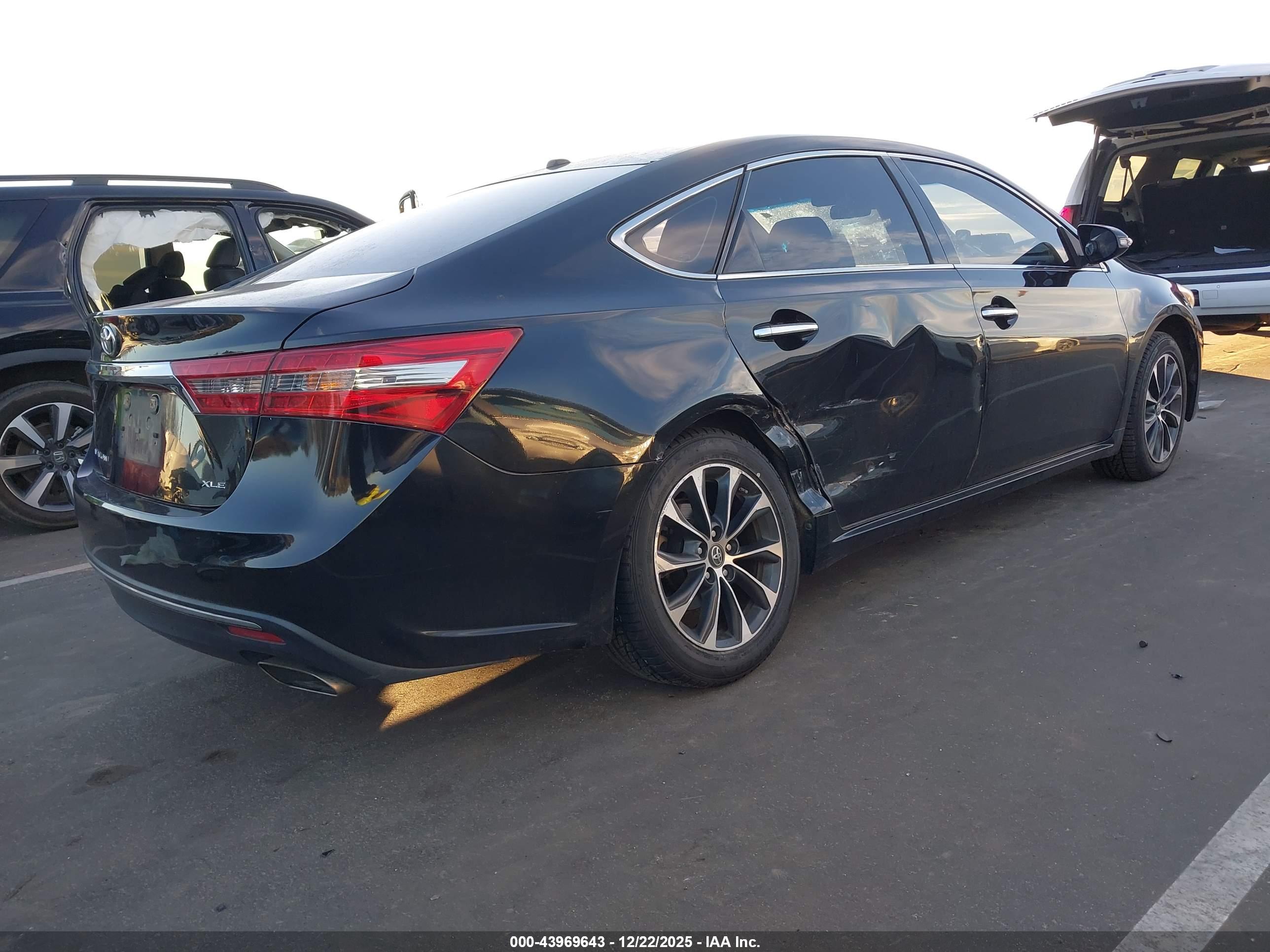TOYOTA AVALON image 4