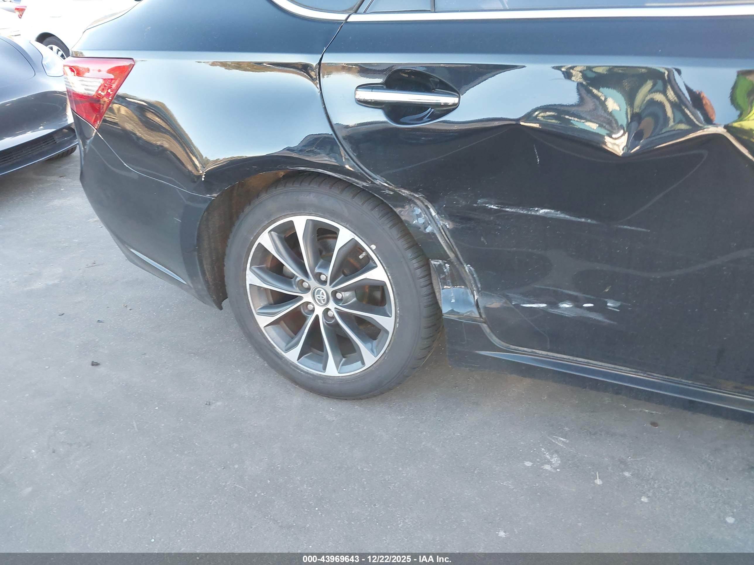 TOYOTA AVALON image 6