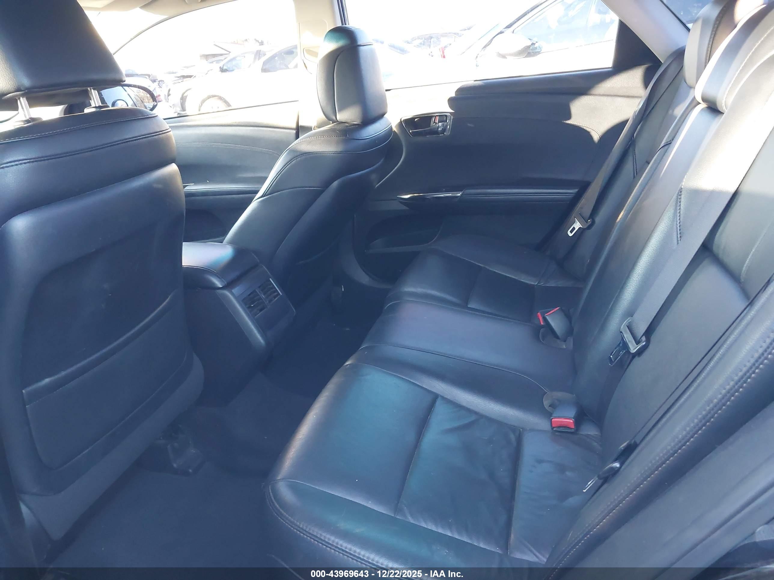 TOYOTA AVALON image 8
