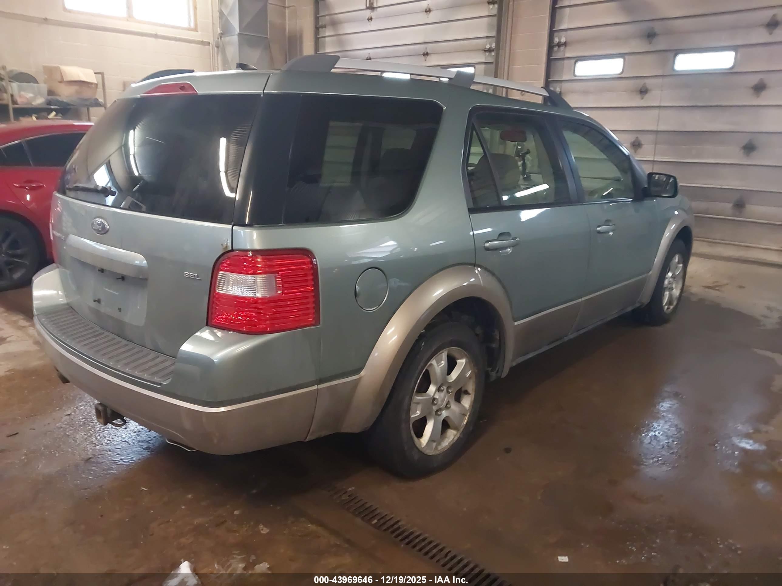 FORD FREESTYLE image 4