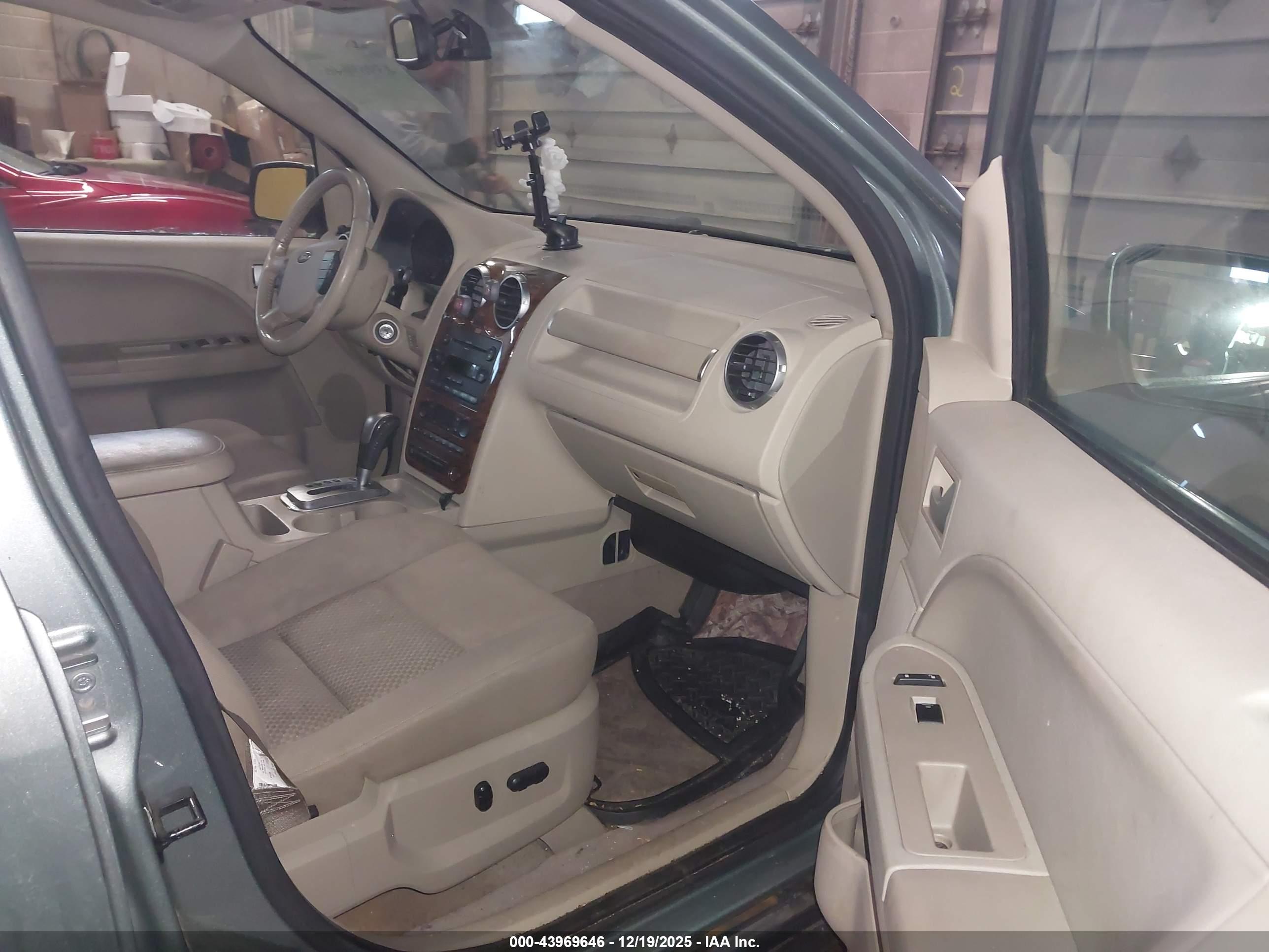FORD FREESTYLE image 5