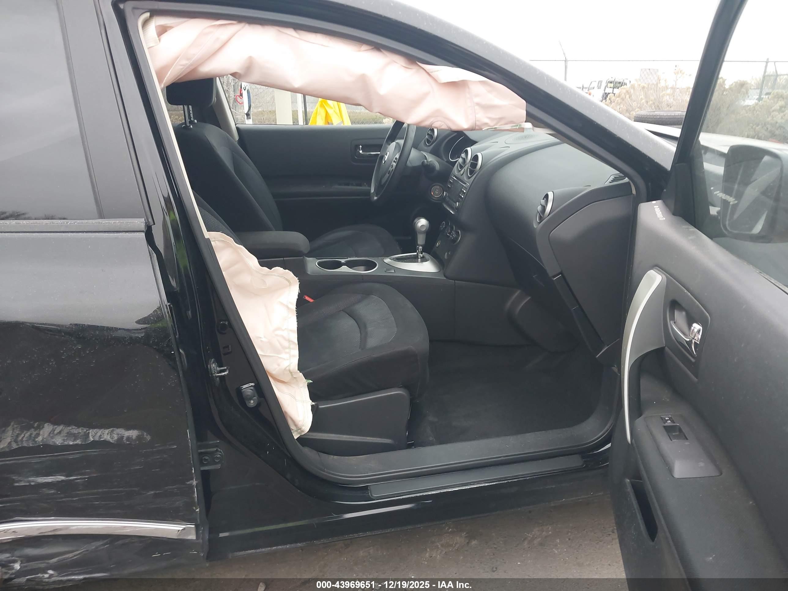 NISSAN ROGUE image 5