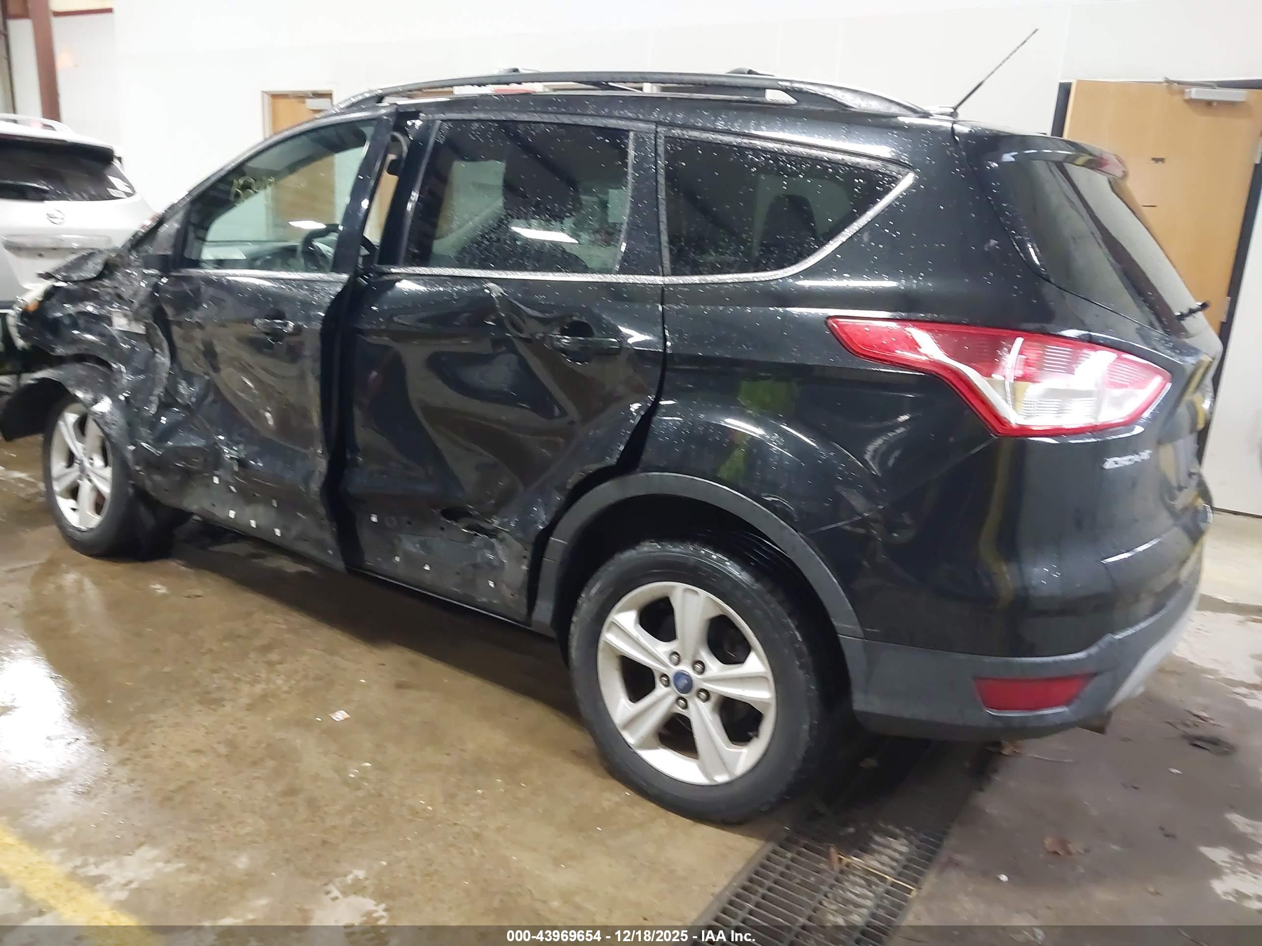FORD ESCAPE image 3