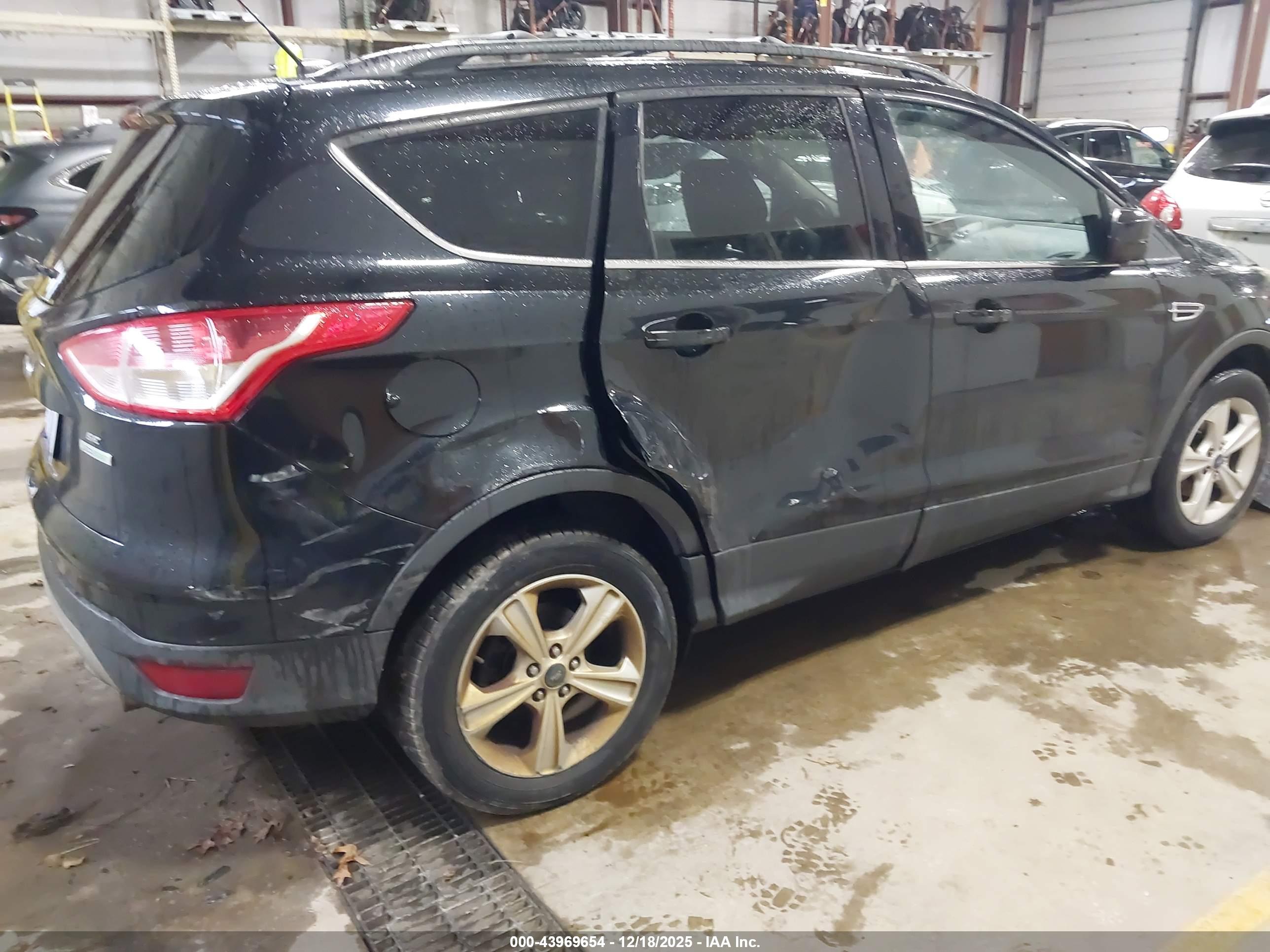 FORD ESCAPE image 4