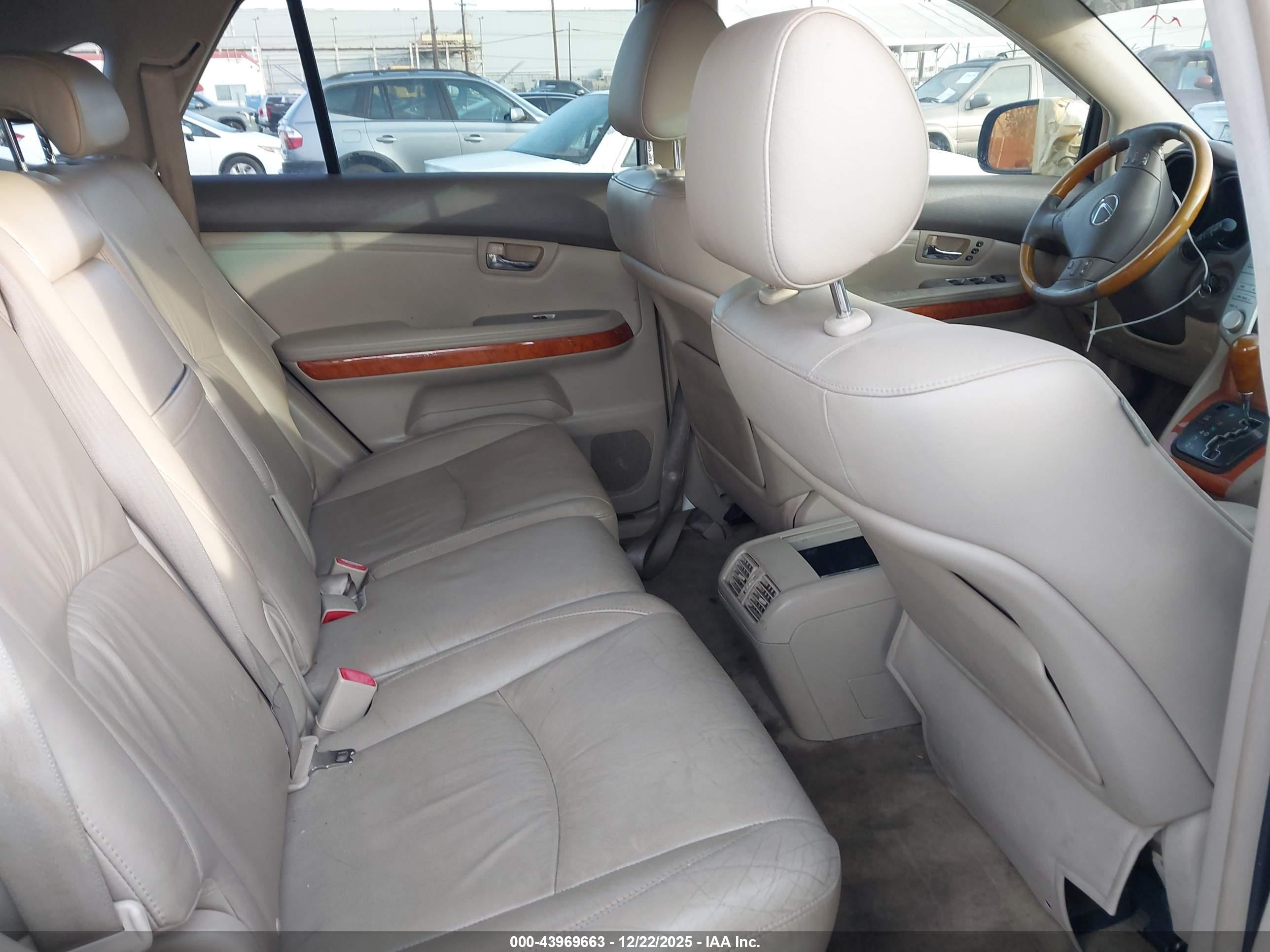 LEXUS RX image 8