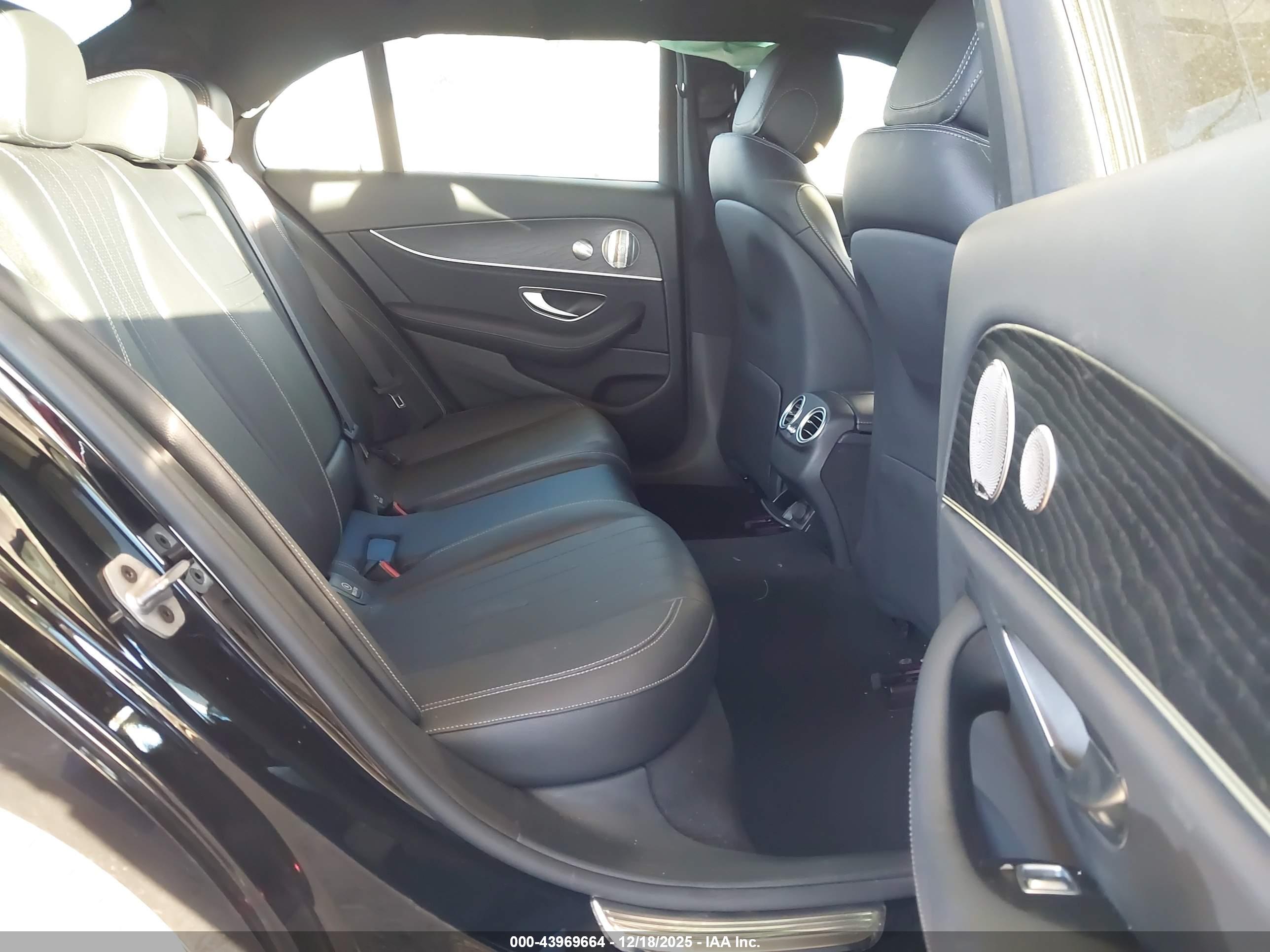 MERCEDES-BENZ E image 8