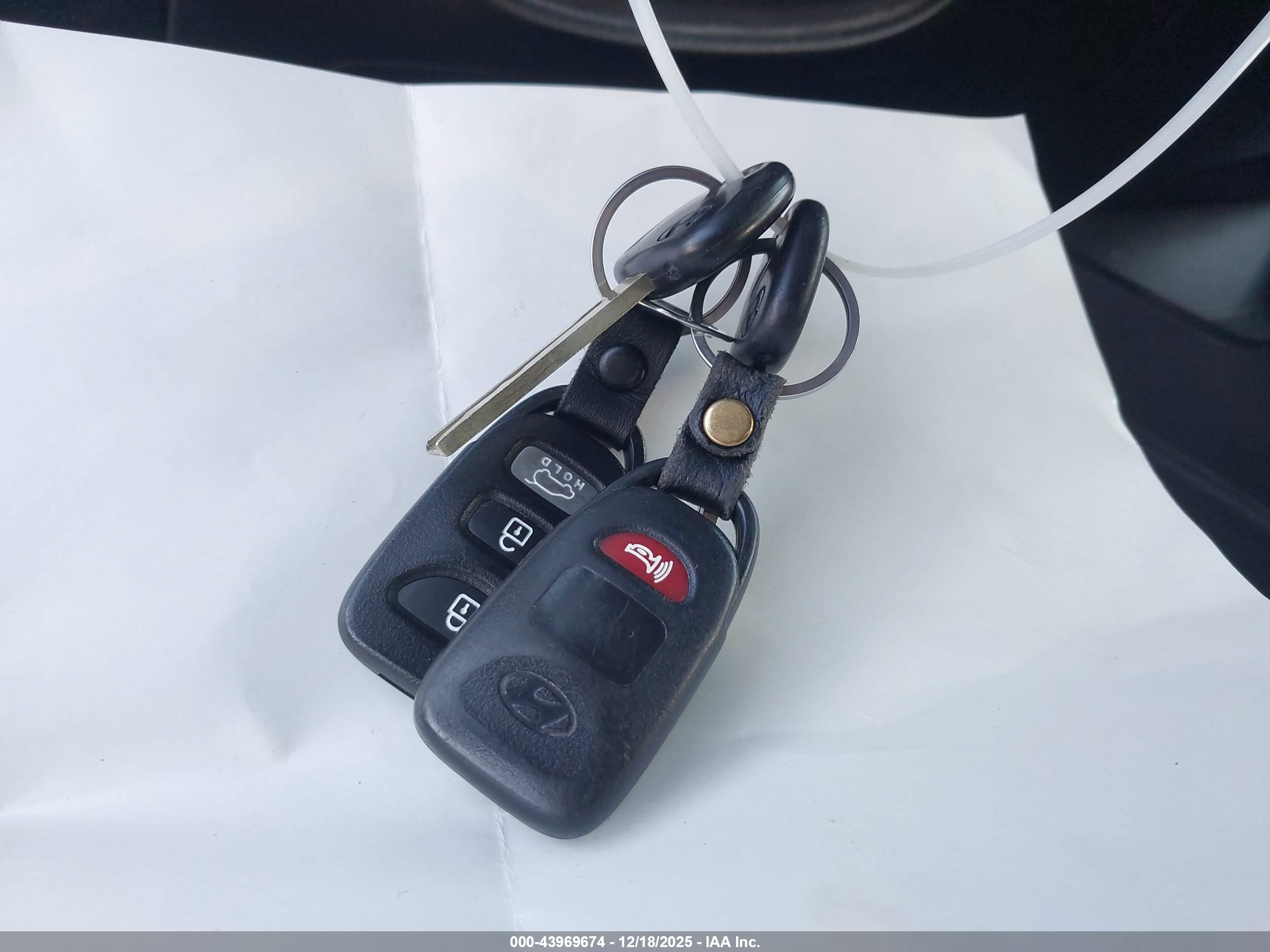 HYUNDAI ELANTRA image 11