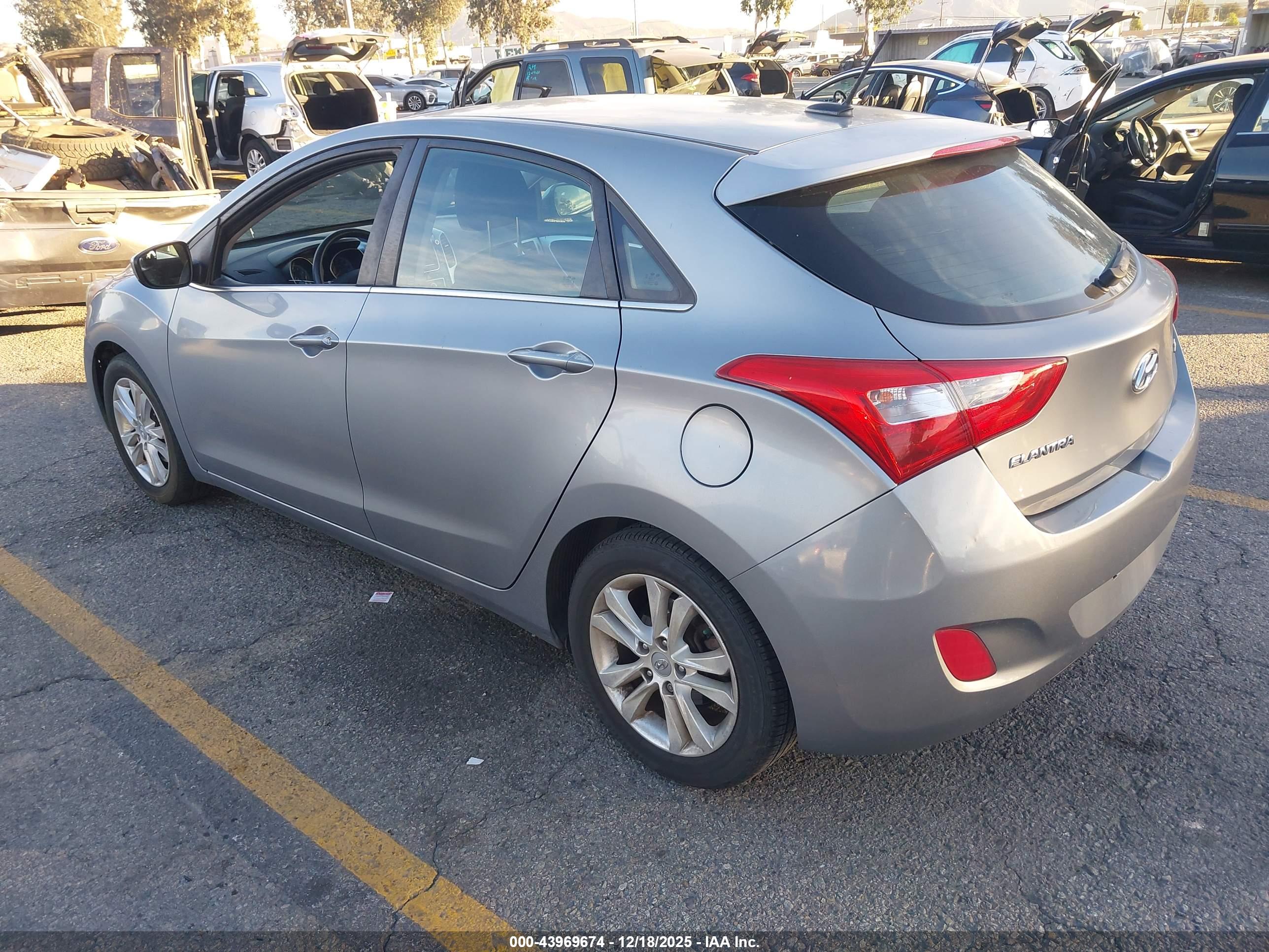 HYUNDAI ELANTRA image 3