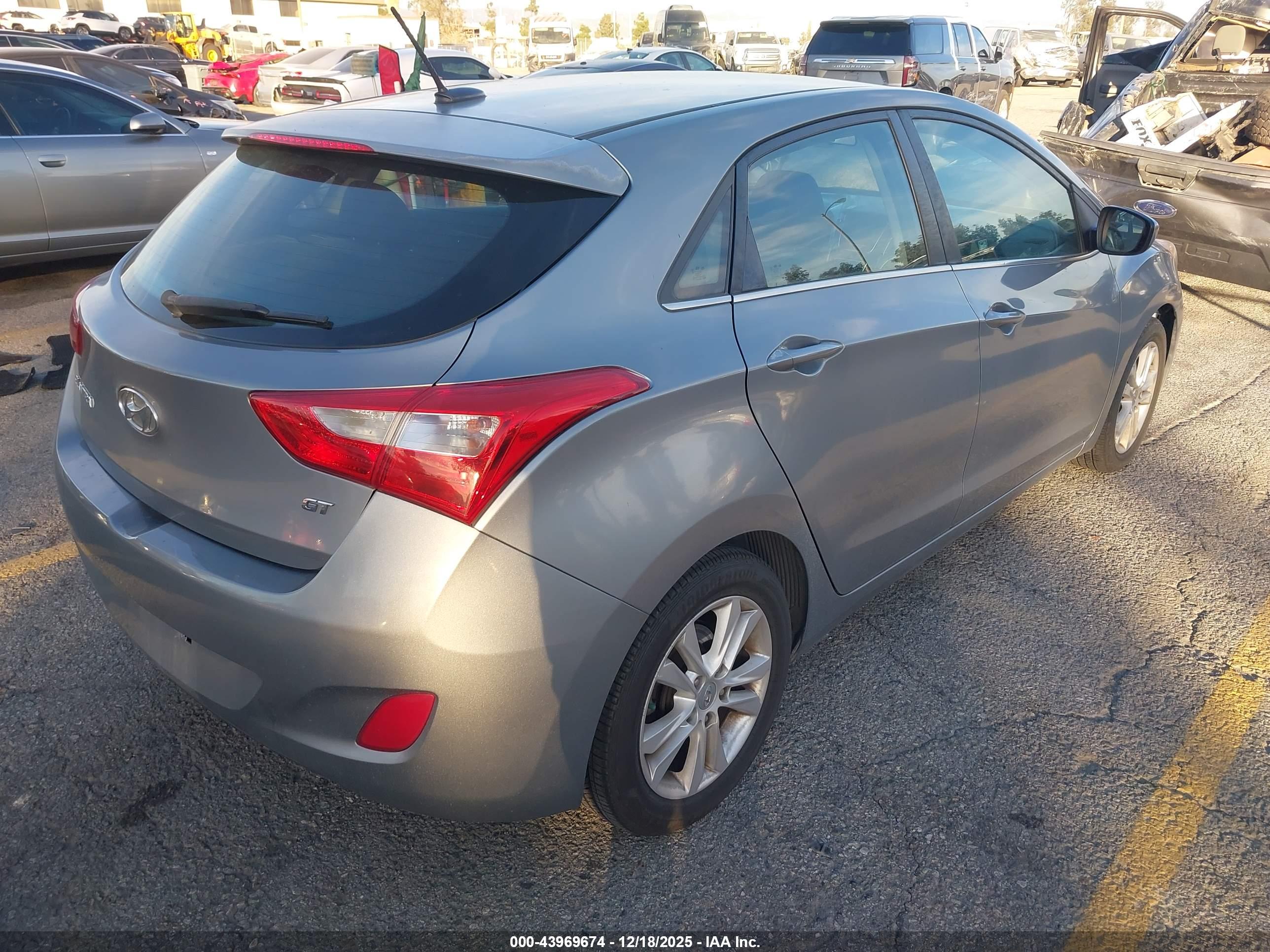 HYUNDAI ELANTRA image 4