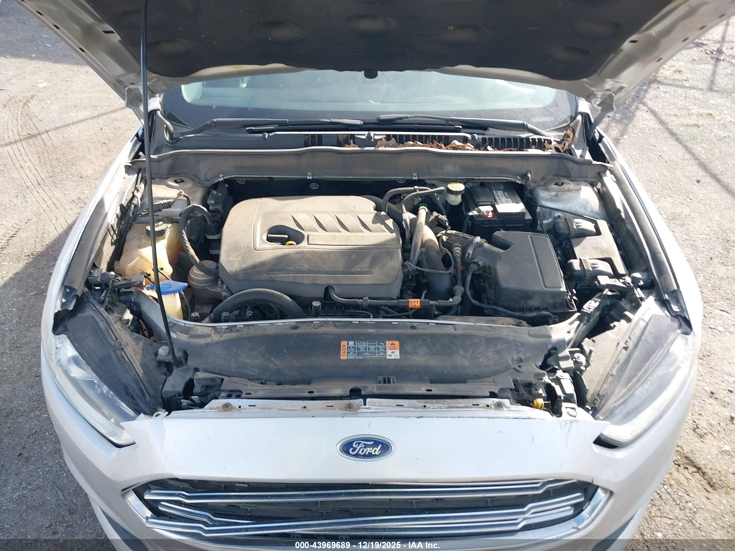 FORD FUSION image 10