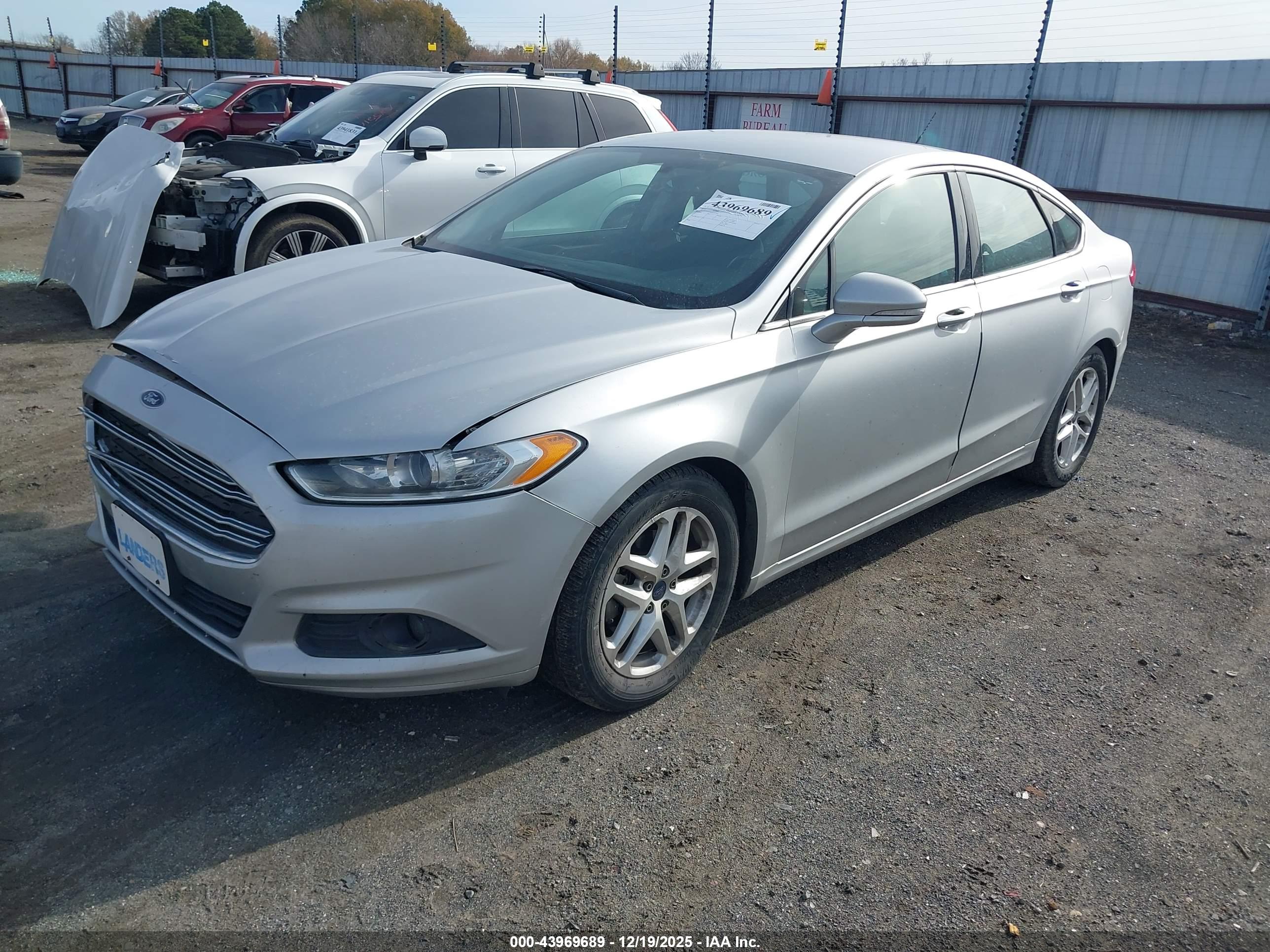 FORD FUSION image 2