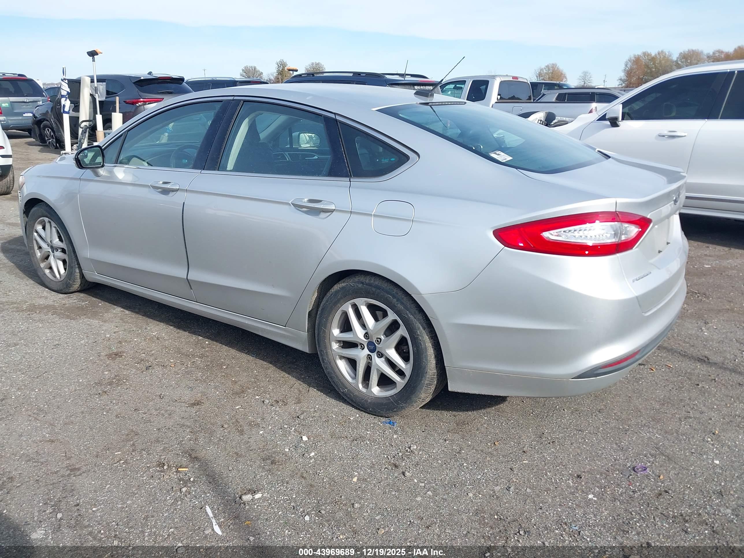 FORD FUSION image 3