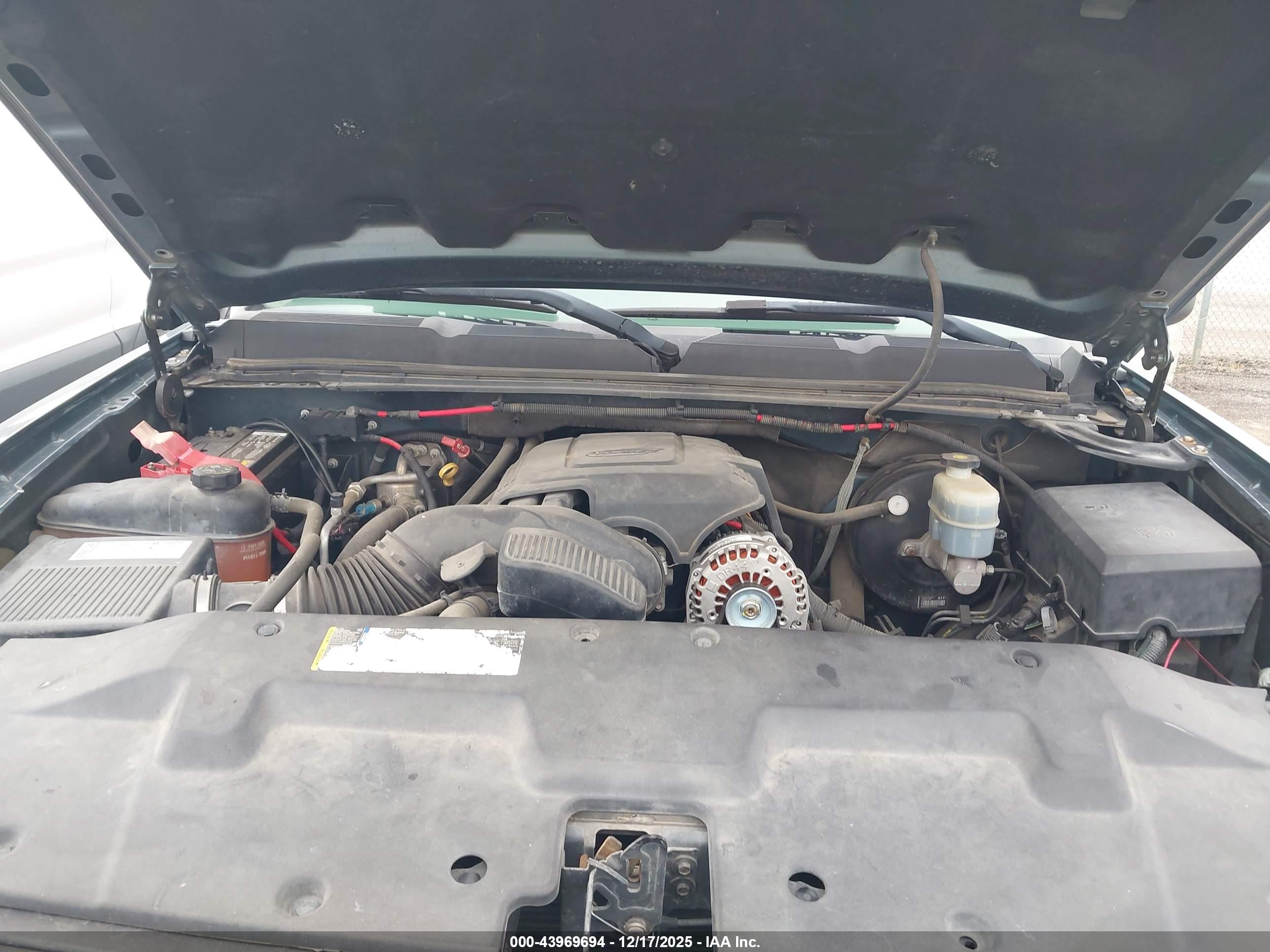 CHEVROLET SILVERADO image 10